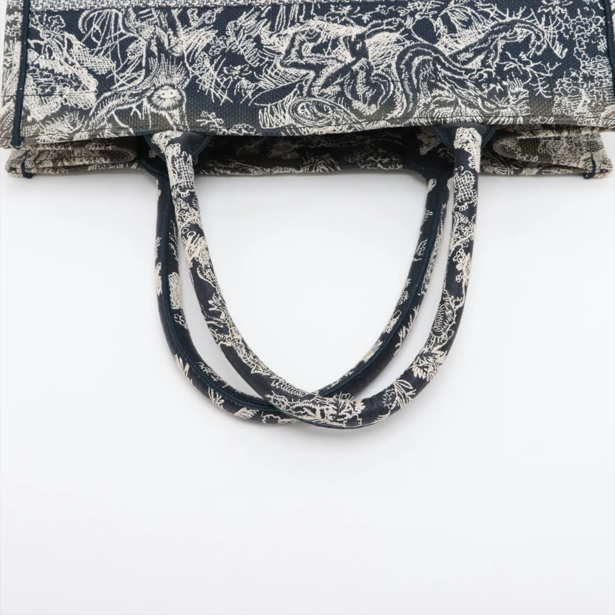 Toile de Jouy Embroidery Book Tote Medium Canvas Tote Bag Navy — view 5