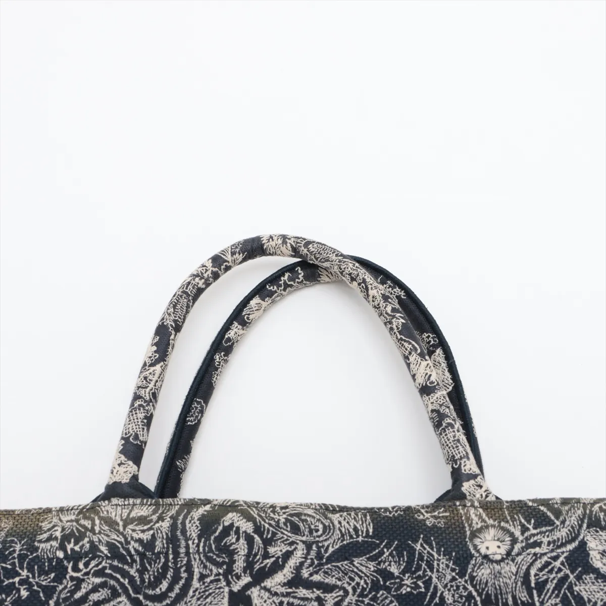 Toile de Jouy Embroidery Book Tote Medium Canvas Tote Bag Navy — view 6