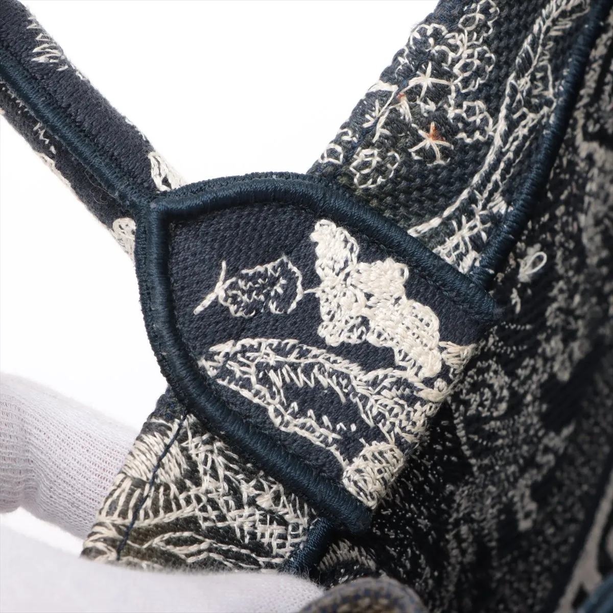 Toile de Jouy Embroidery Book Tote Medium Canvas Tote Bag Navy — view 9