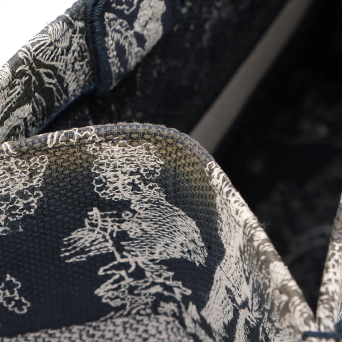 Toile de Jouy Embroidery Book Tote Medium Canvas Tote Bag Navy — view 10