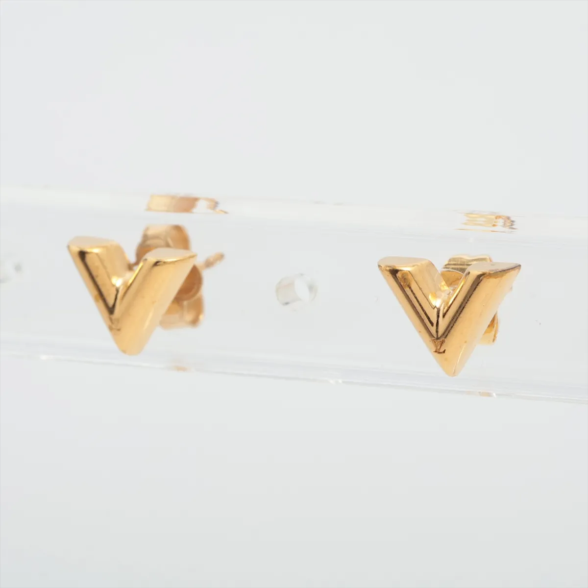 M68153 Essential V LE3272 Earrings (for both ears) GP Gold — view 3