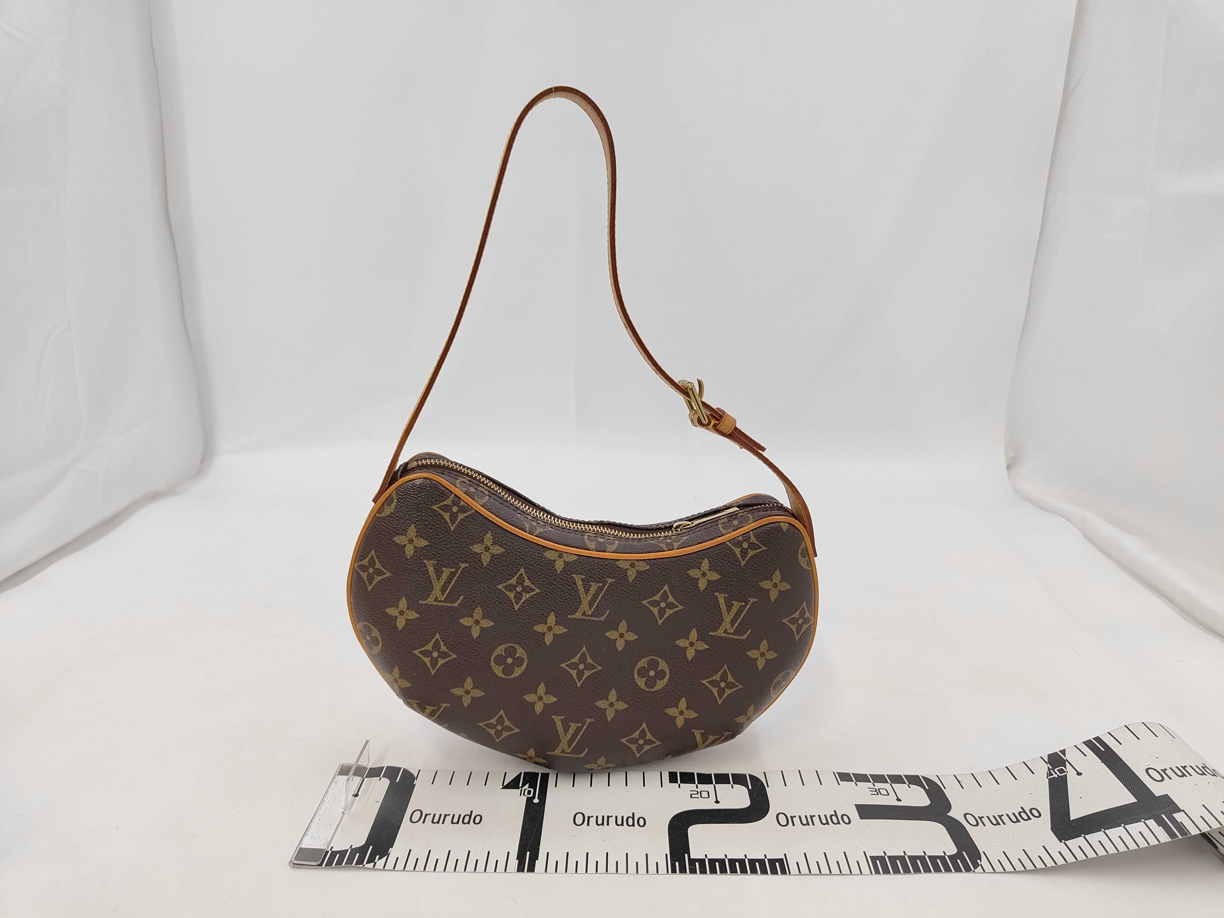 Monogram Pochette Croissant Shoulder Bag (No cracks) / M51510 / MI0043 — view 2