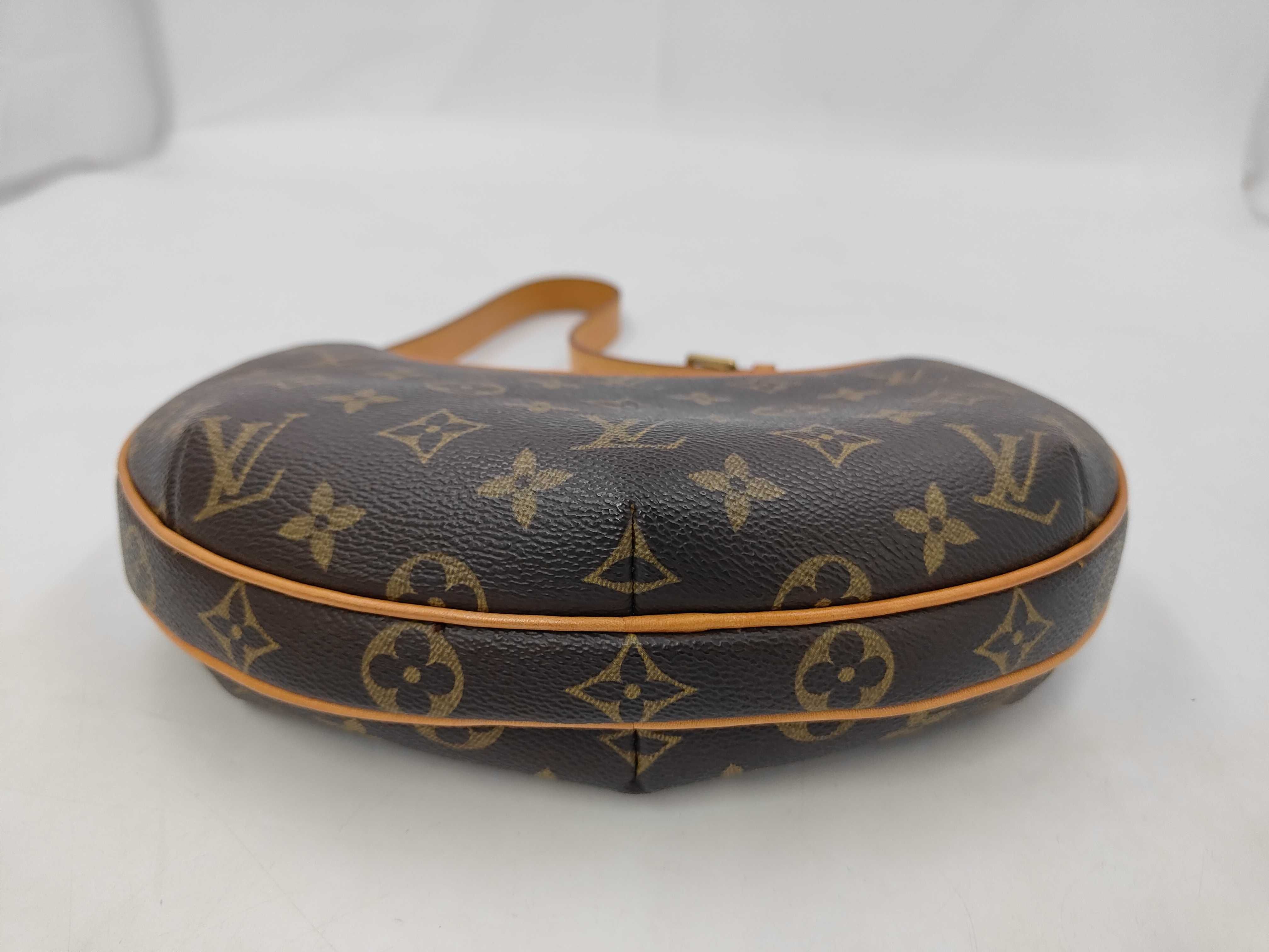 Monogram Pochette Croissant Shoulder Bag (No cracks) / M51510 / MI0043 — view 3