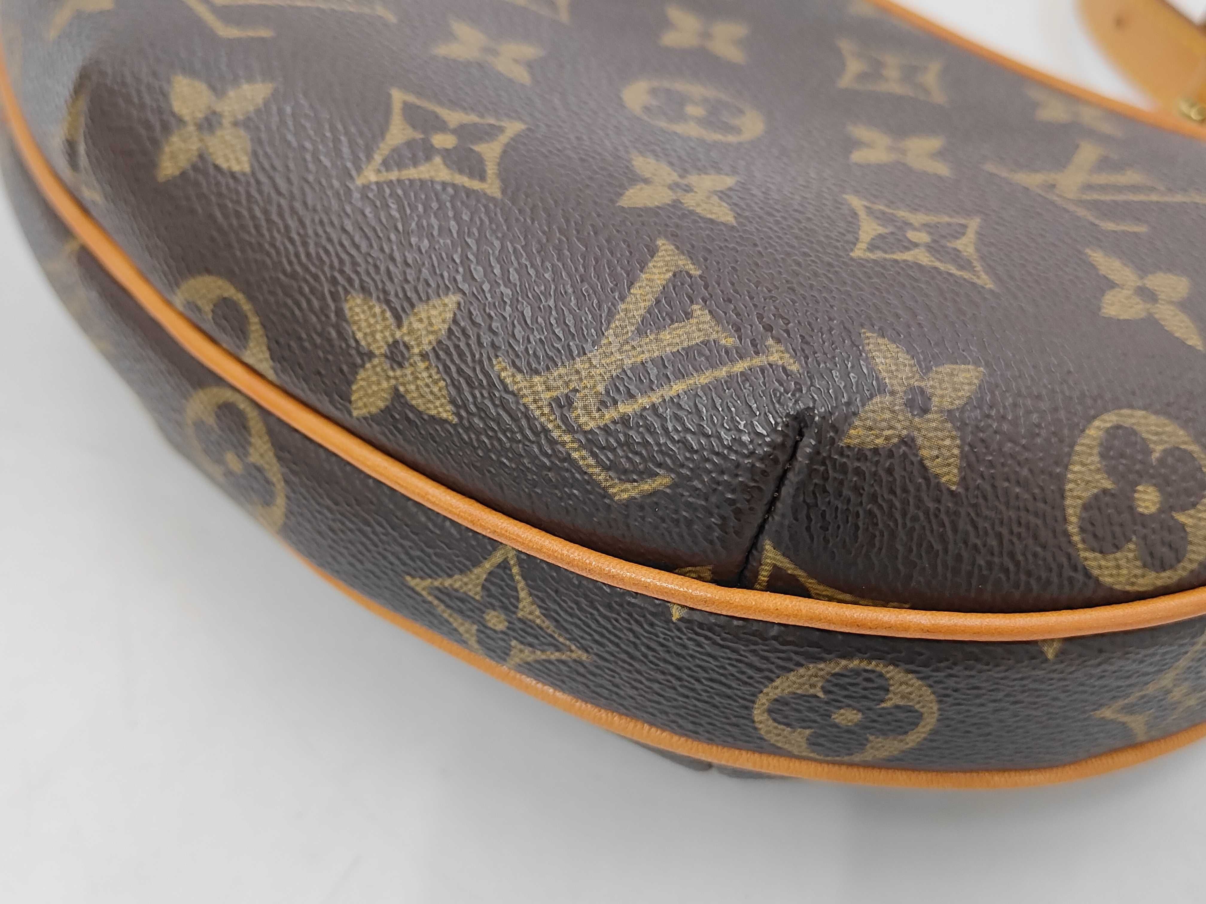 Monogram Pochette Croissant Shoulder Bag (No cracks) / M51510 / MI0043 — view 4