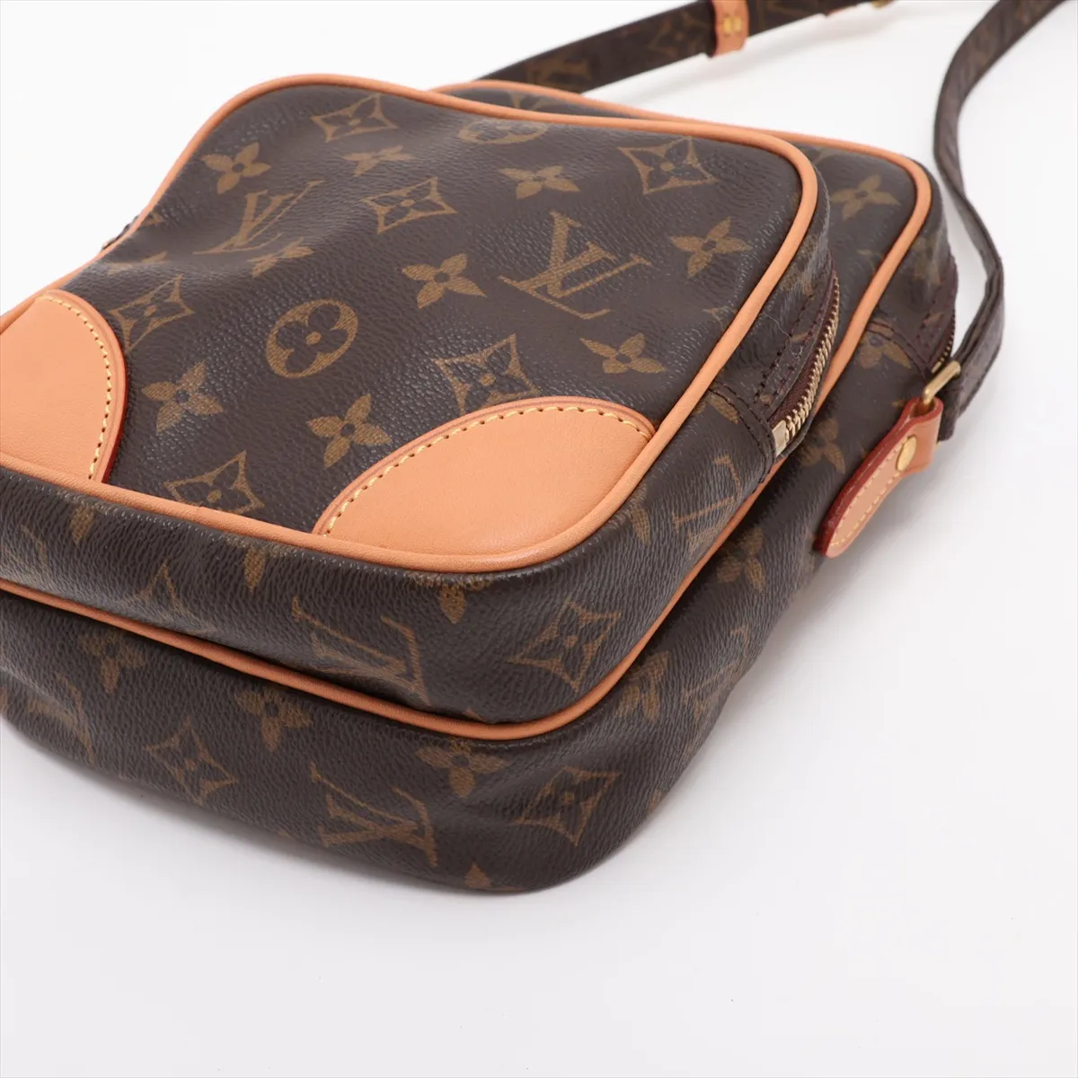 Monogram Amazon M45236 AR0070 Brown, natural leather, various parts repaired by aftermarket parts. — view 3