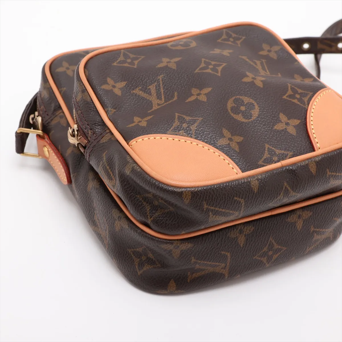 Monogram Amazon M45236 AR0070 Brown, natural leather, various parts repaired by aftermarket parts. — view 4