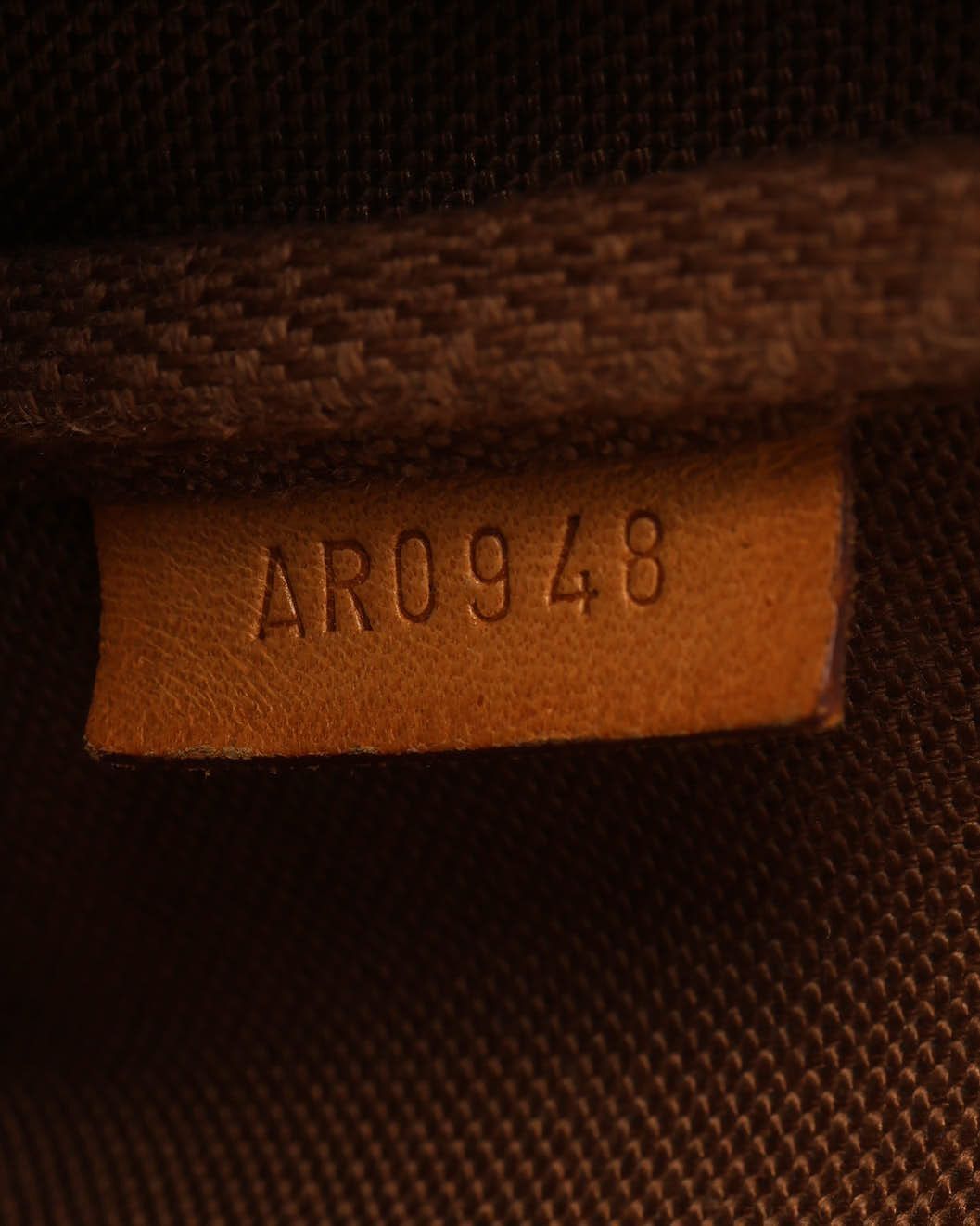 Pochette Accessoires, Monogram — view 11