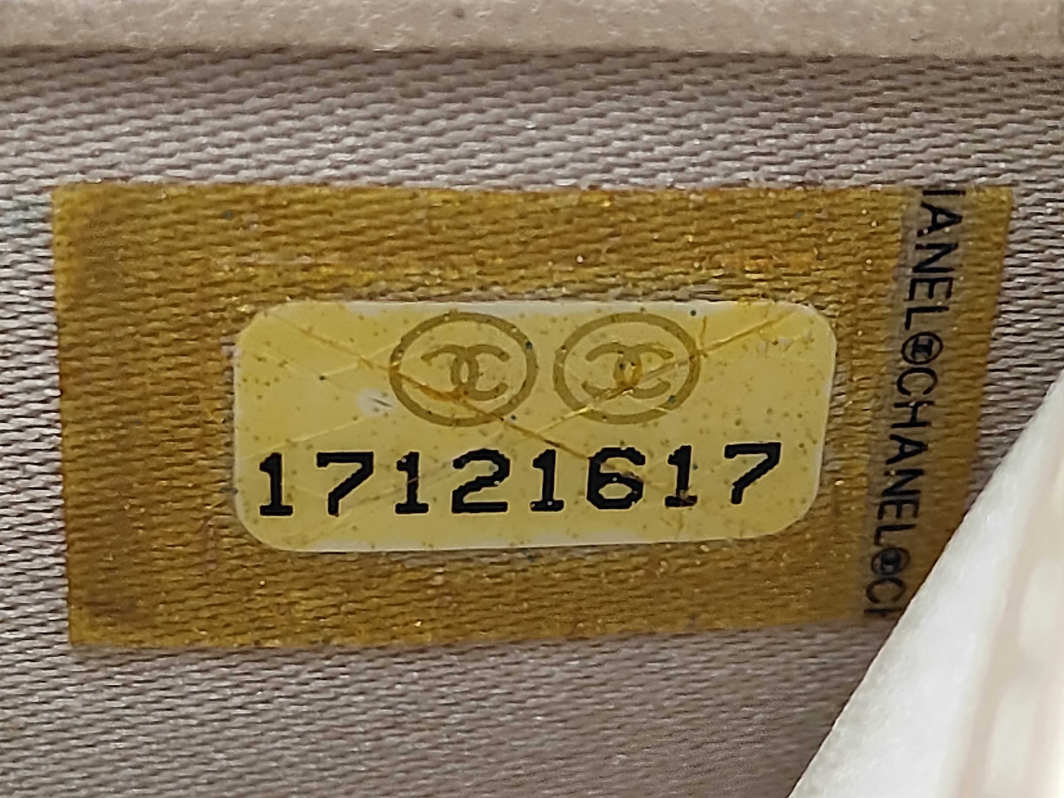 Camellia Long Wallet, with original sticker, serial number in the 17s range. — view 10