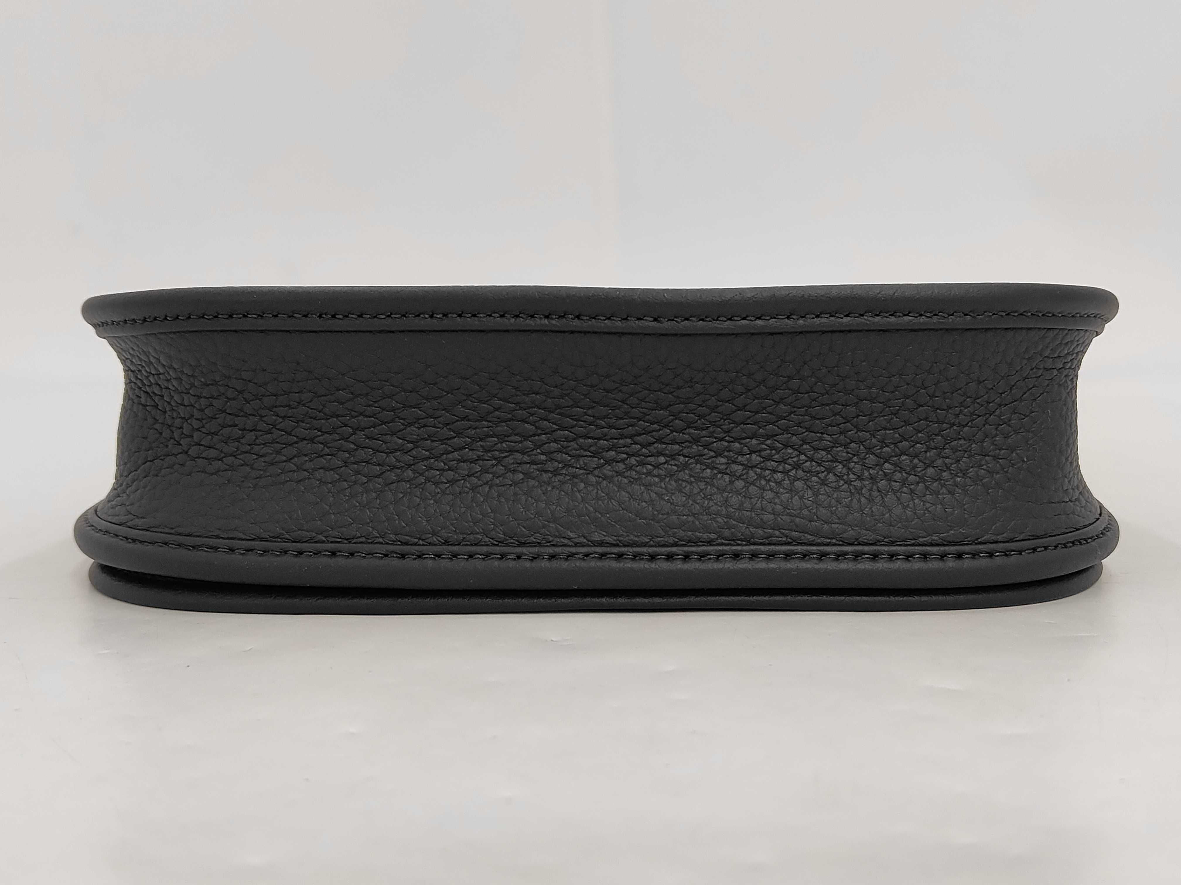 Evelyne 23 handbag, black x Taurillon Clemence leather x silver hardware x G stamp. — view 3