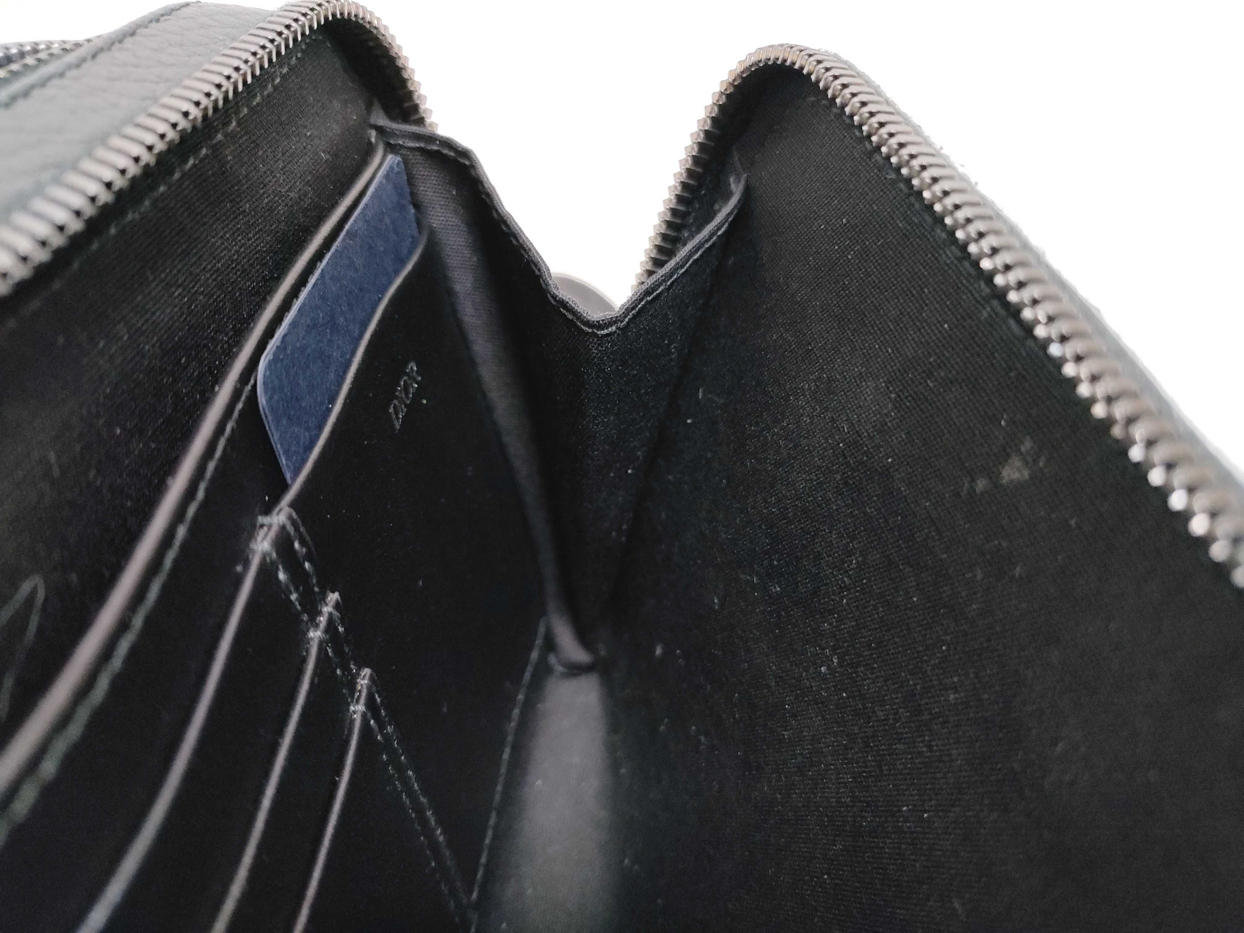Gravity Leather Zip Pouch Shoulder Bag (Includes Box, Dust Bag, and Shoulder Strap) — view 10