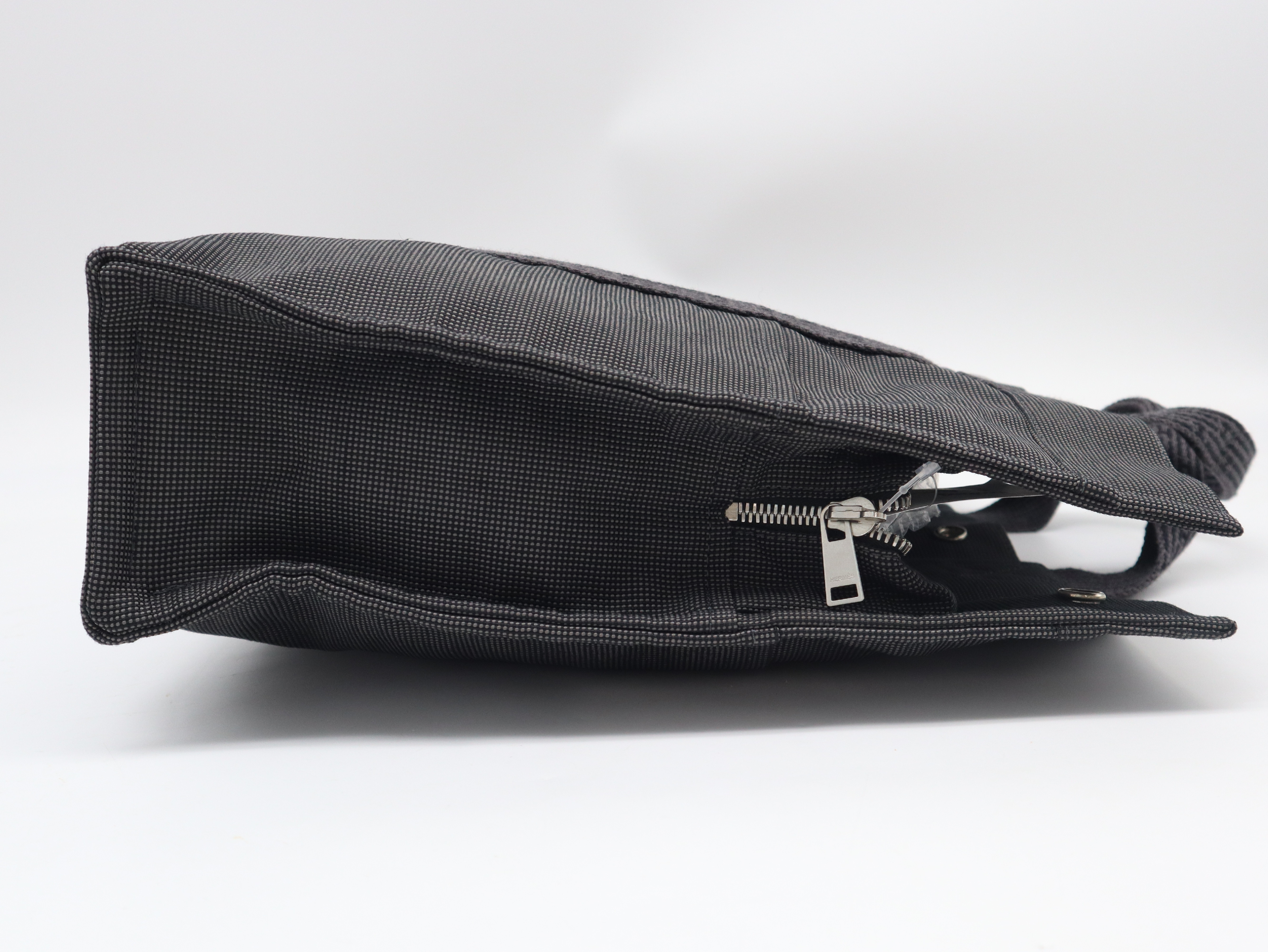 Herline MM Canvas Tote Bag (Gray) with Padlock and 2 Keys — view 4