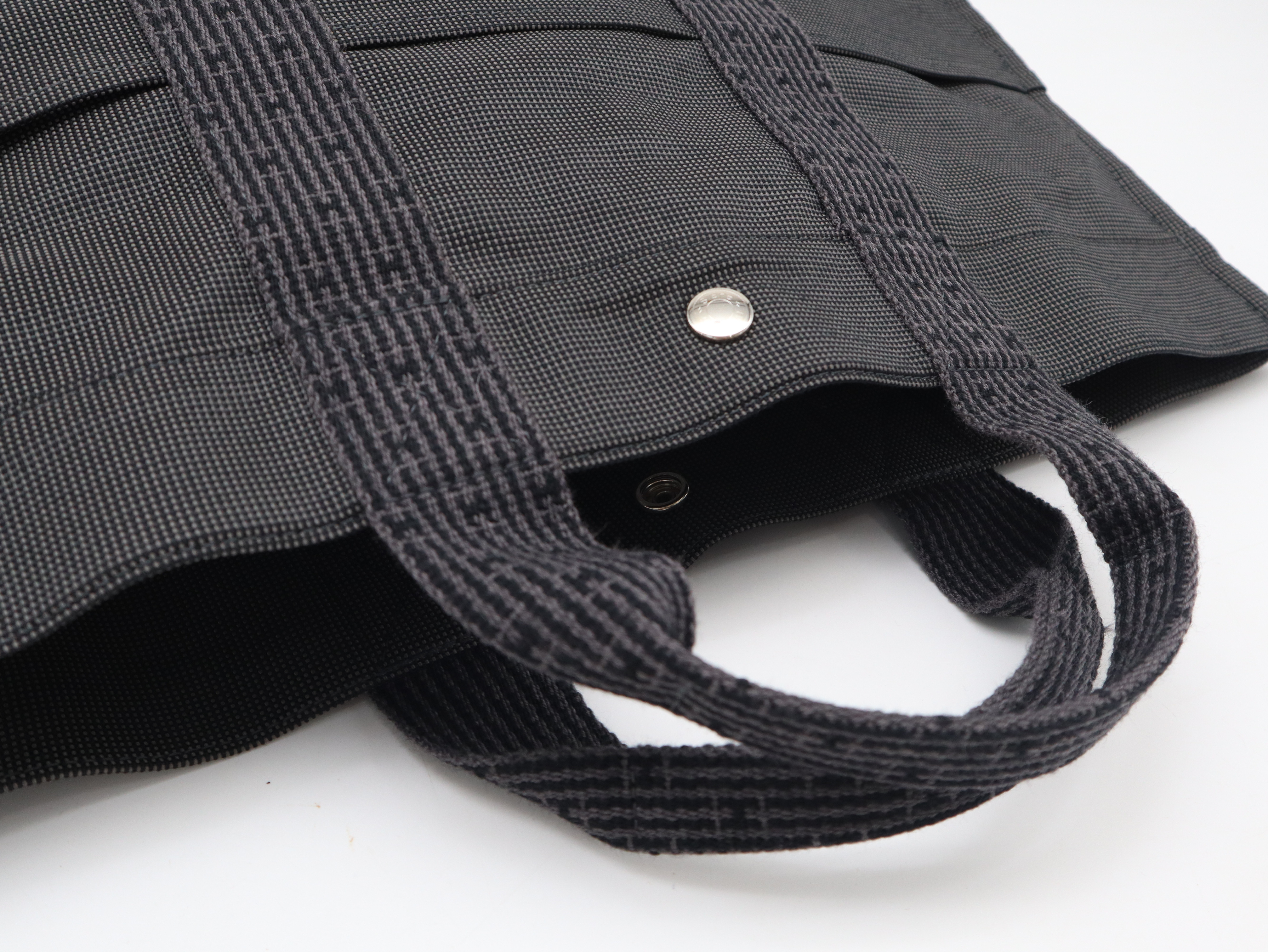 Herline MM Canvas Tote Bag (Gray) with Padlock and 2 Keys — view 6