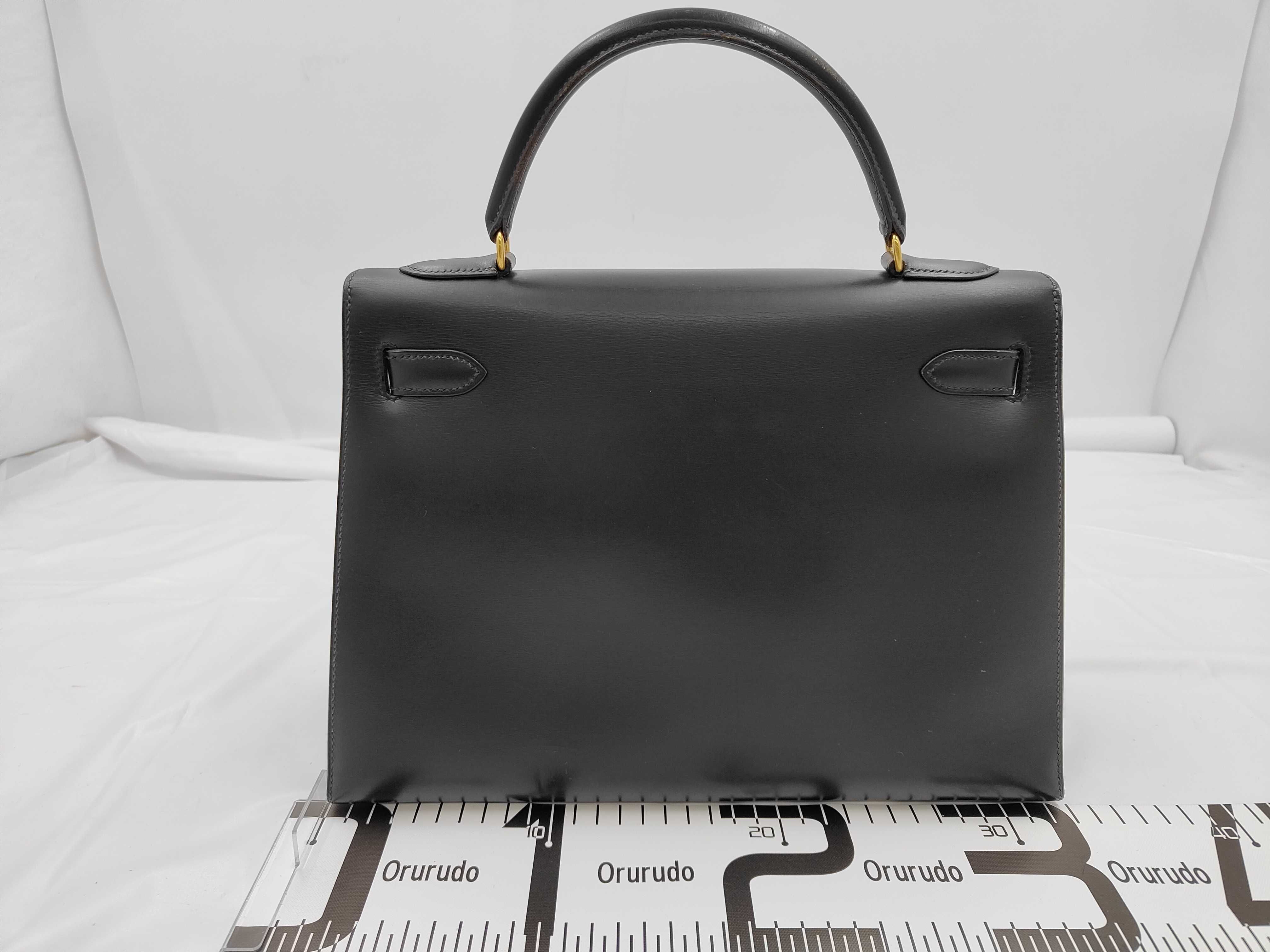 Kelly 32 Sellier Box Calf Black Gold Hardware Handbag — view 2