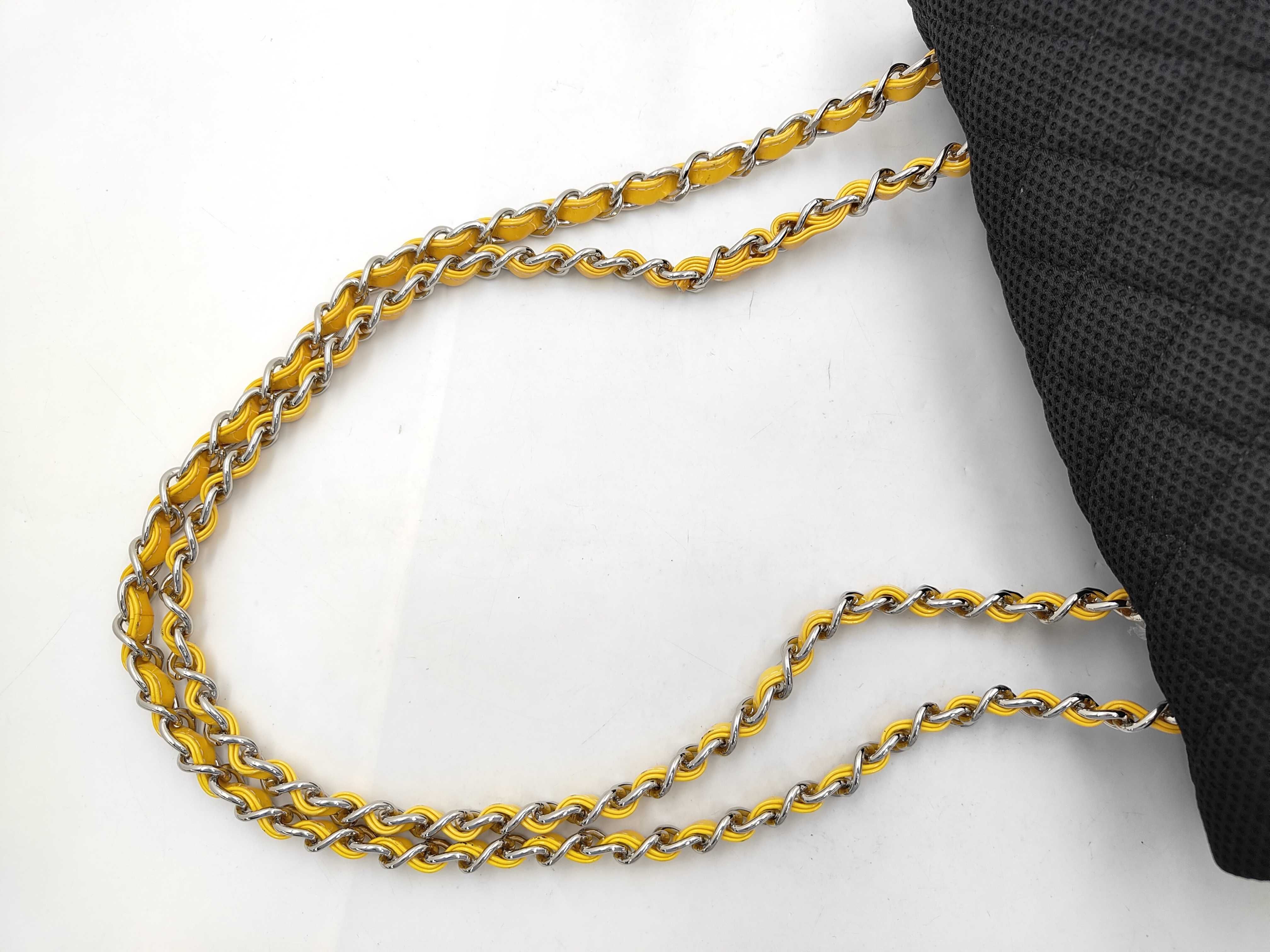 Mesh Matelassé Black Shoulder Bag — view 5