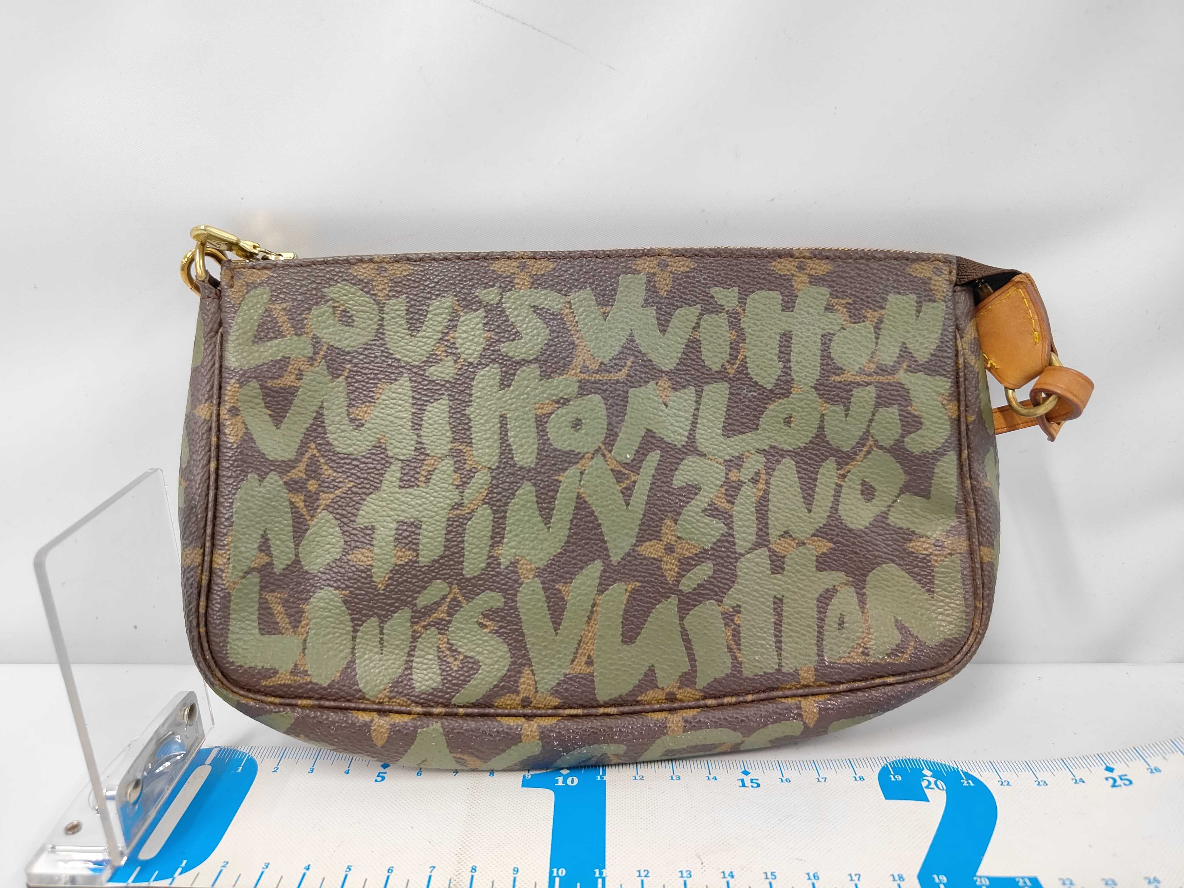 Monogram Graffiti Pouch Bag M92191 Pouch — view 2