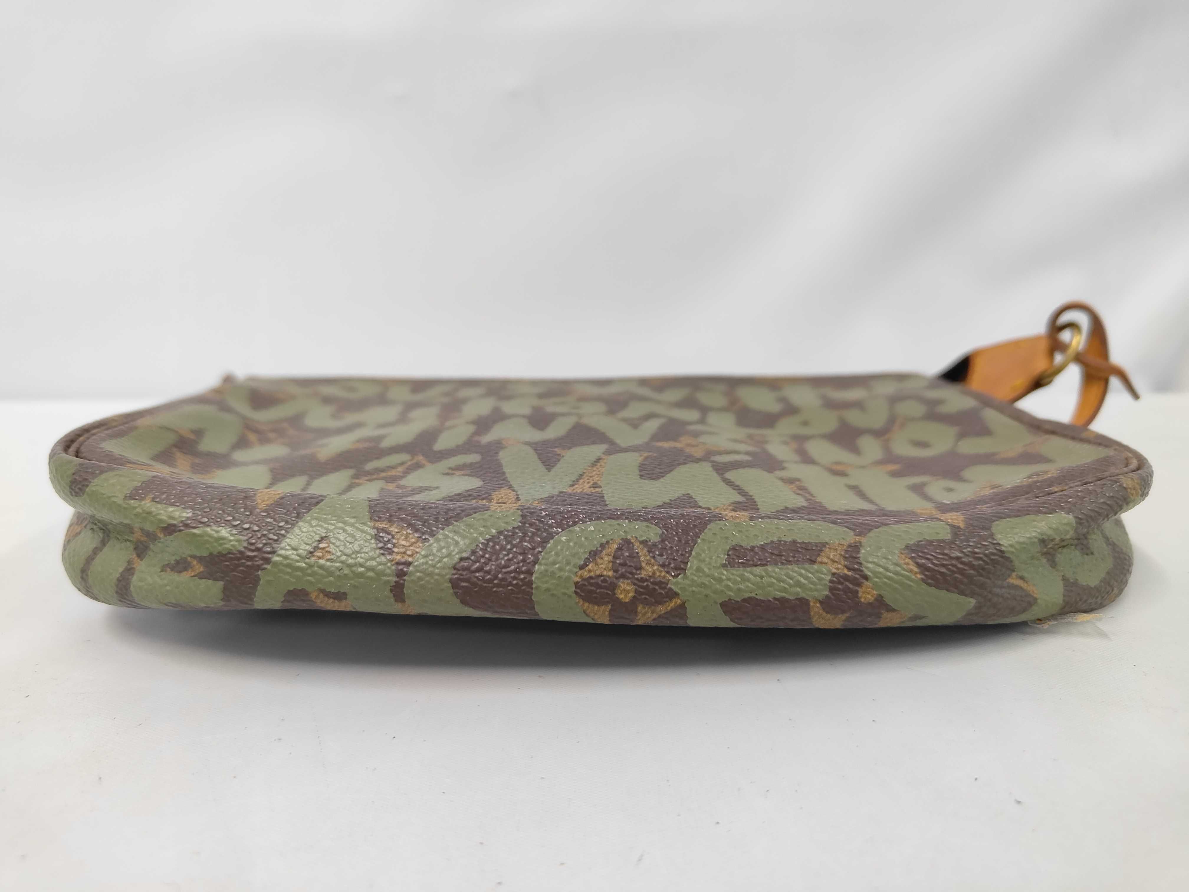 Monogram Graffiti Pouch Bag M92191 Pouch — view 3