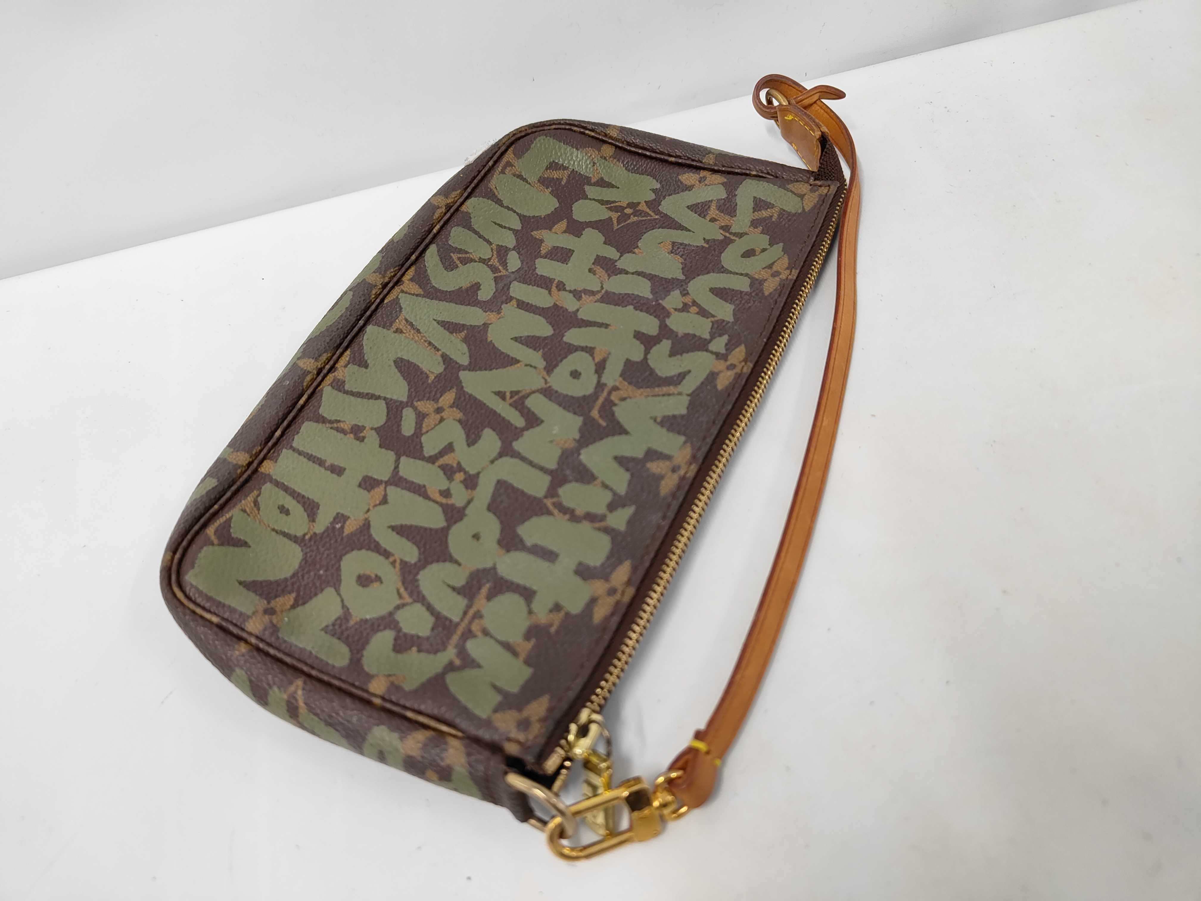Monogram Graffiti Pouch Bag M92191 Pouch — view 5