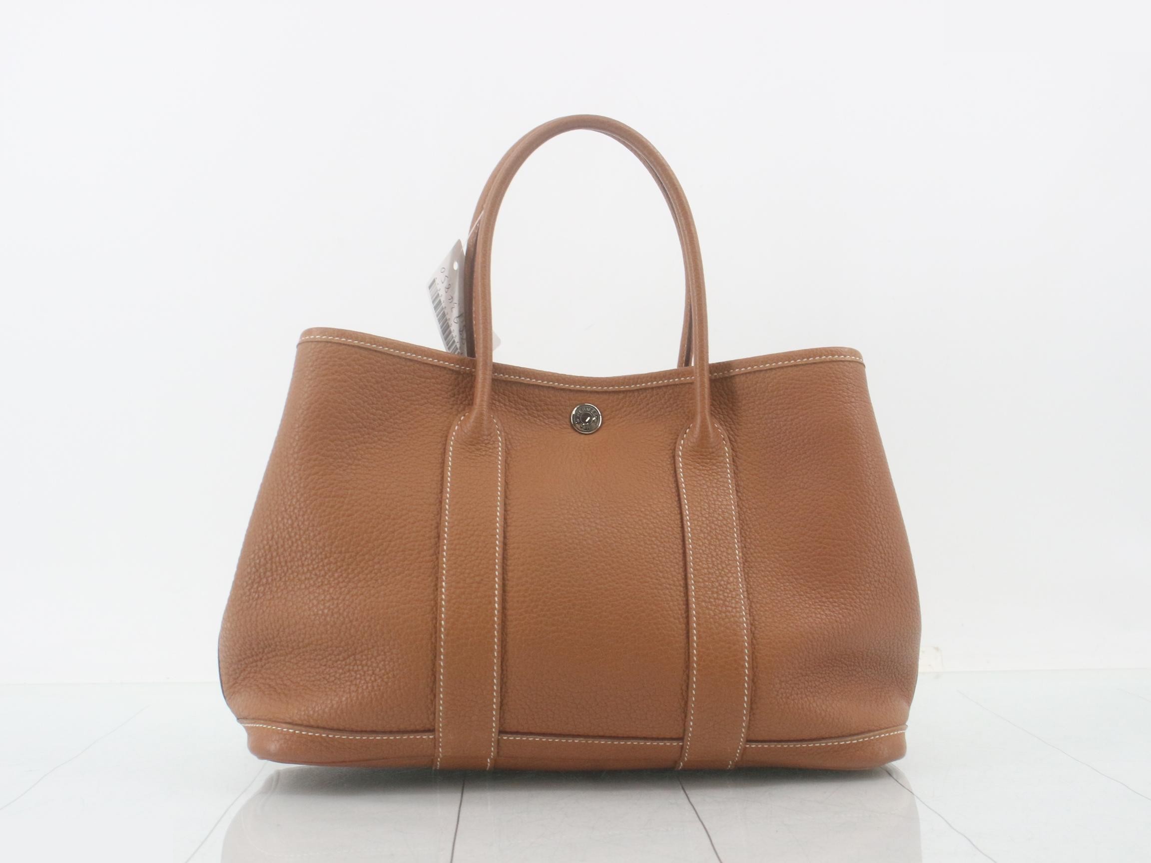 Garden Party 30 Tote Bag - Engraving: P — view 2