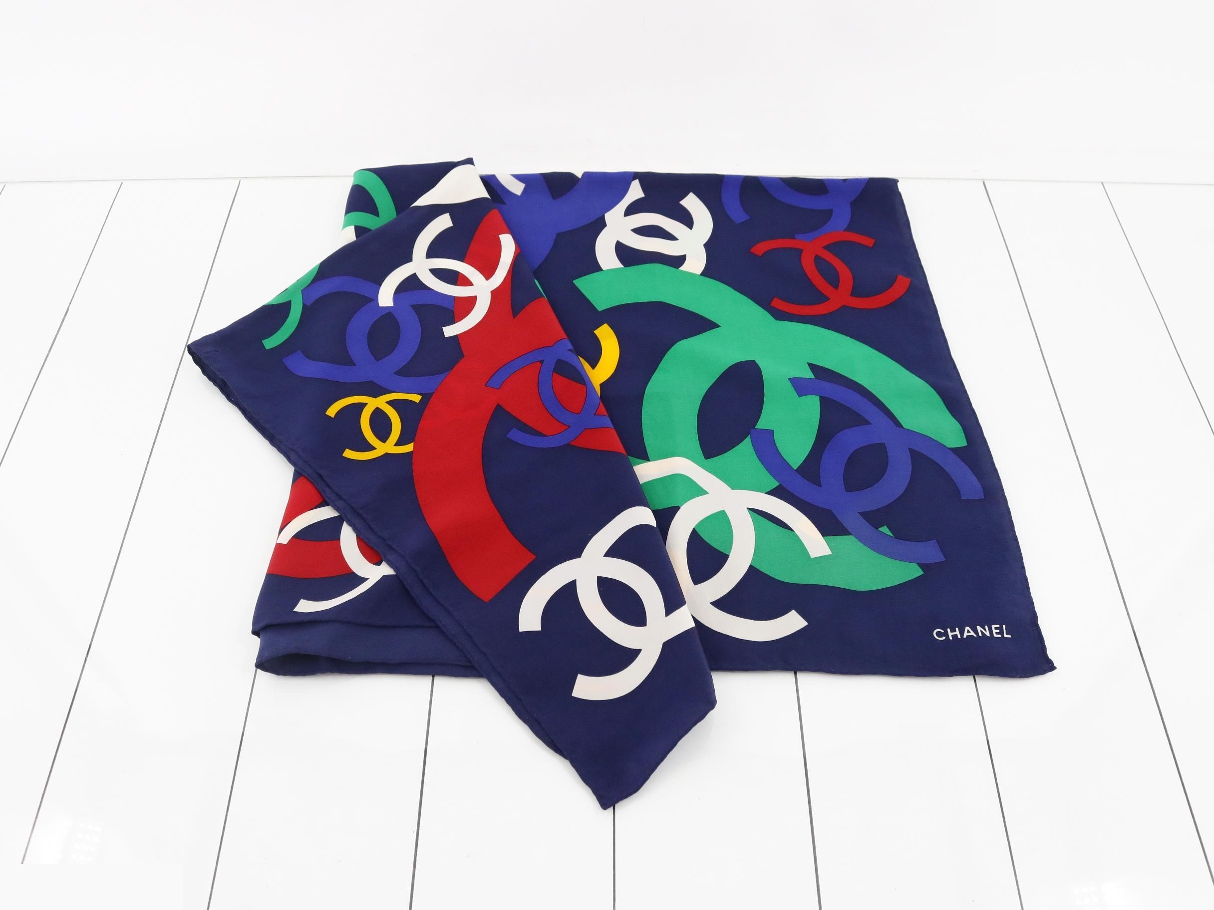 Vintage large silk scarf with tags. — view 3