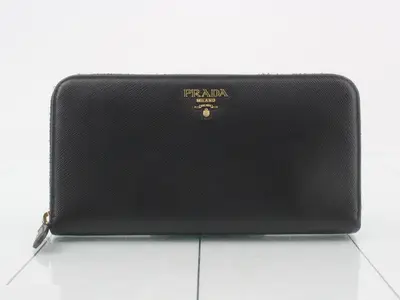 Saffiano Round Zip Wallet