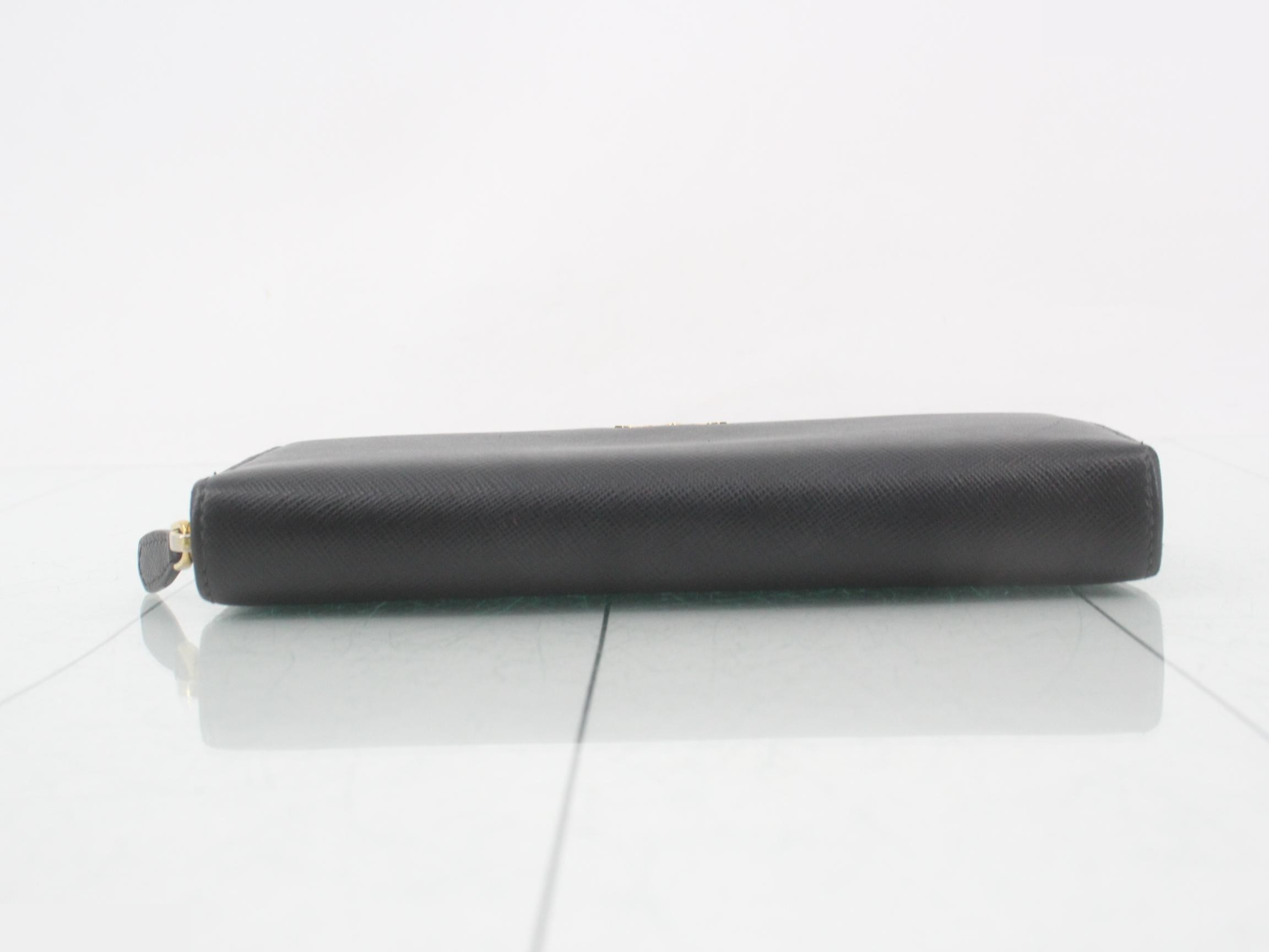 Saffiano Round Zip Wallet — view 3
