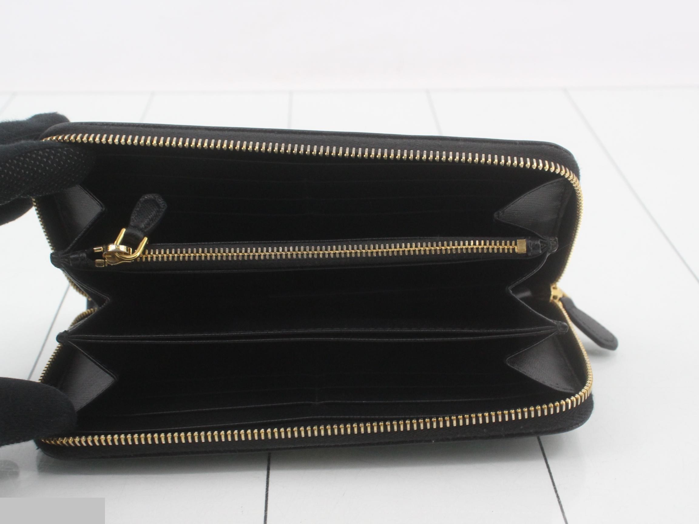 Saffiano Round Zip Wallet — view 4