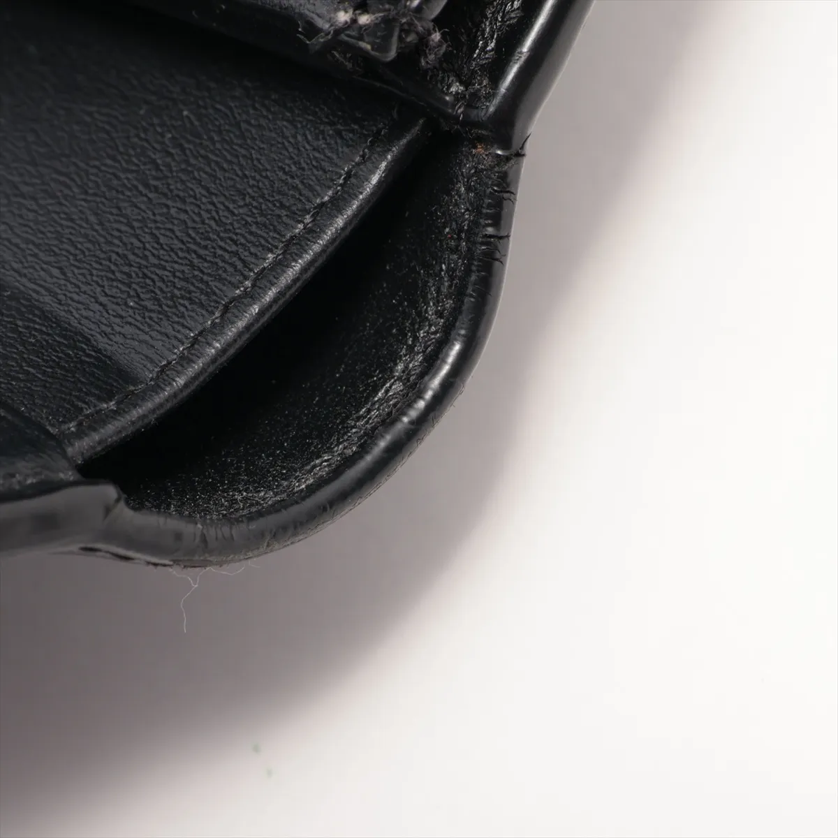 Small Trifold Wallet 16 Leather Compact Wallet Black — view 9