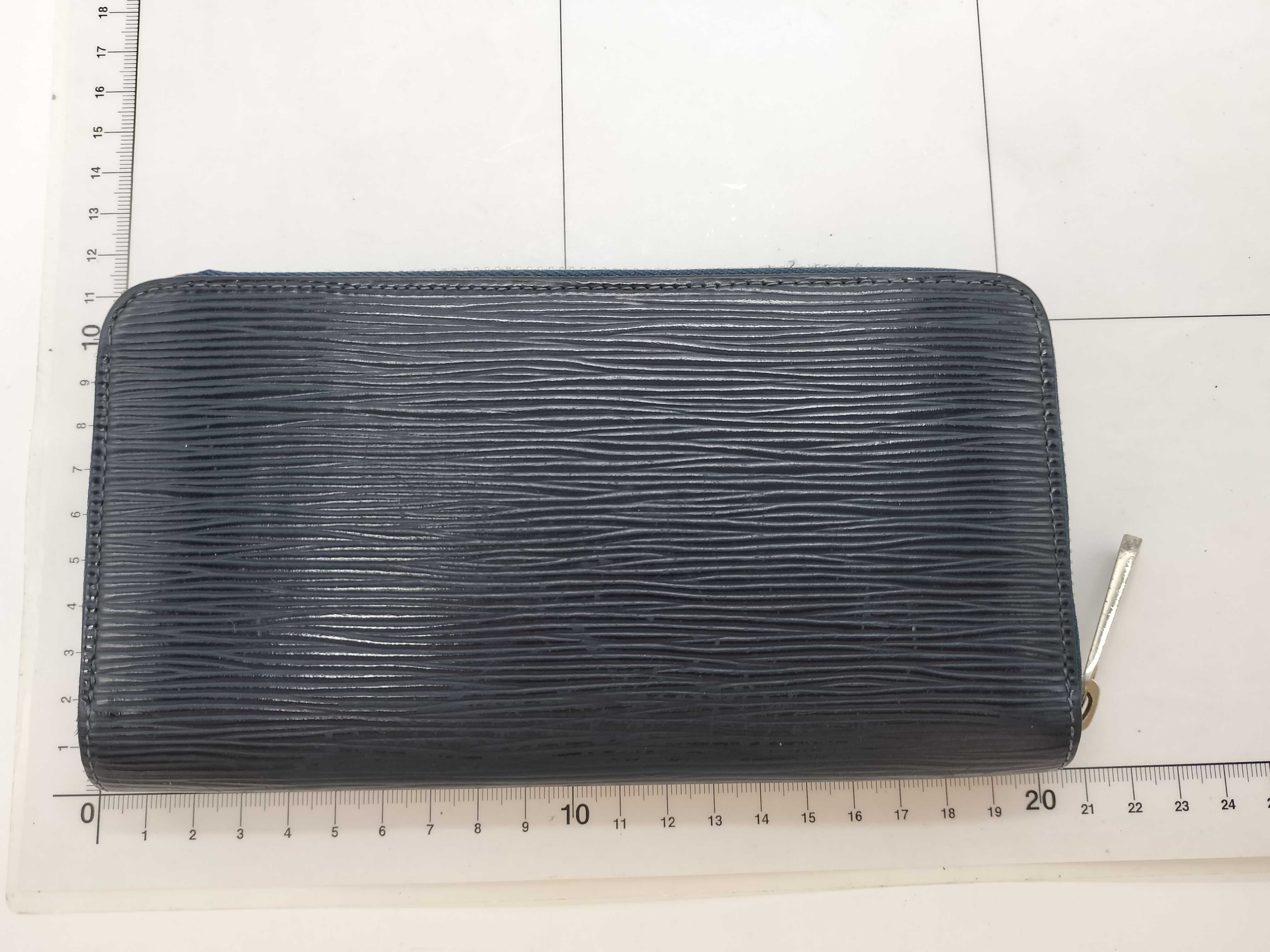 Epi Louis Vuitton Epi Zippy Wallet Long Wallet — view 2