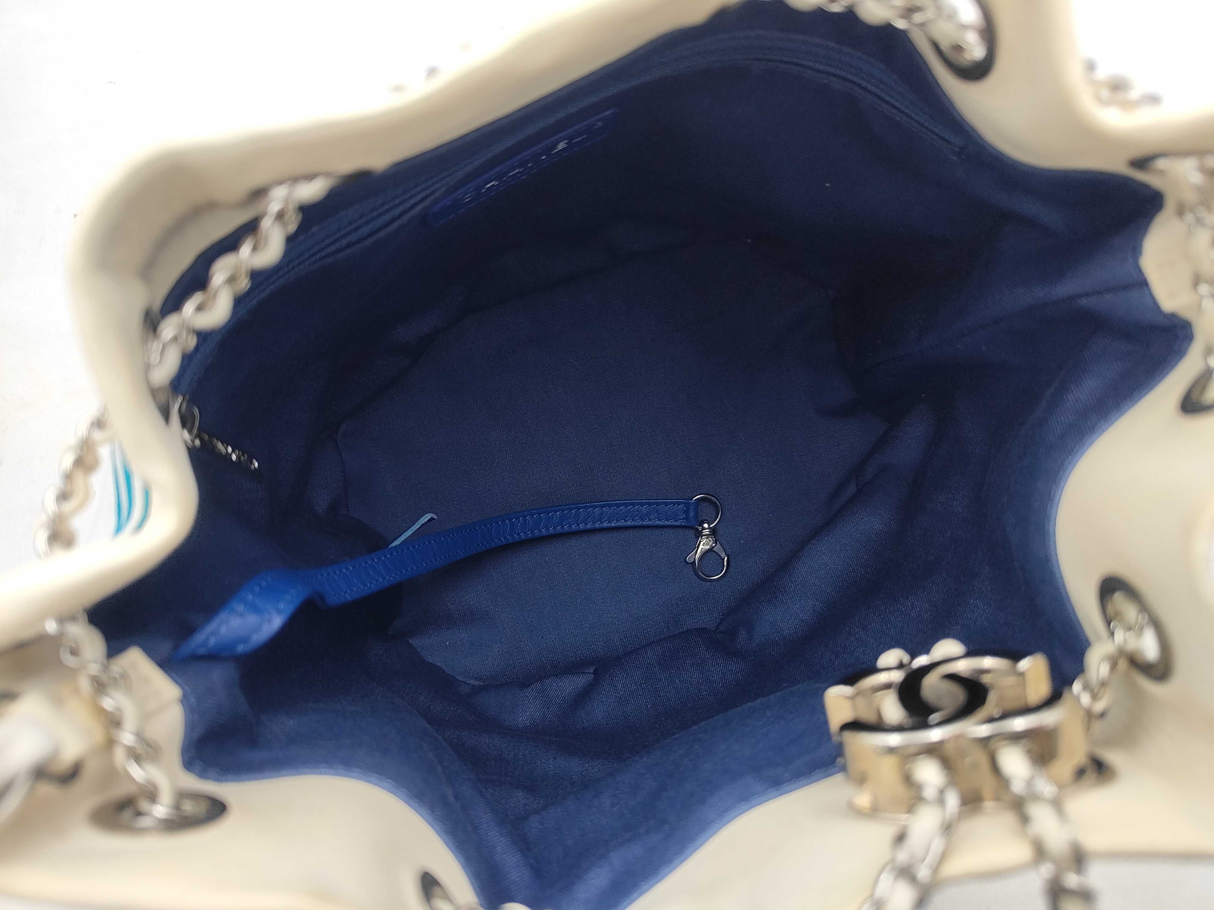 Border Chain Shoulder Drawstring Bag with Silver Hardware, 2019 Collection, Item No. 27239884 (Shoulder Bag) — view 8
