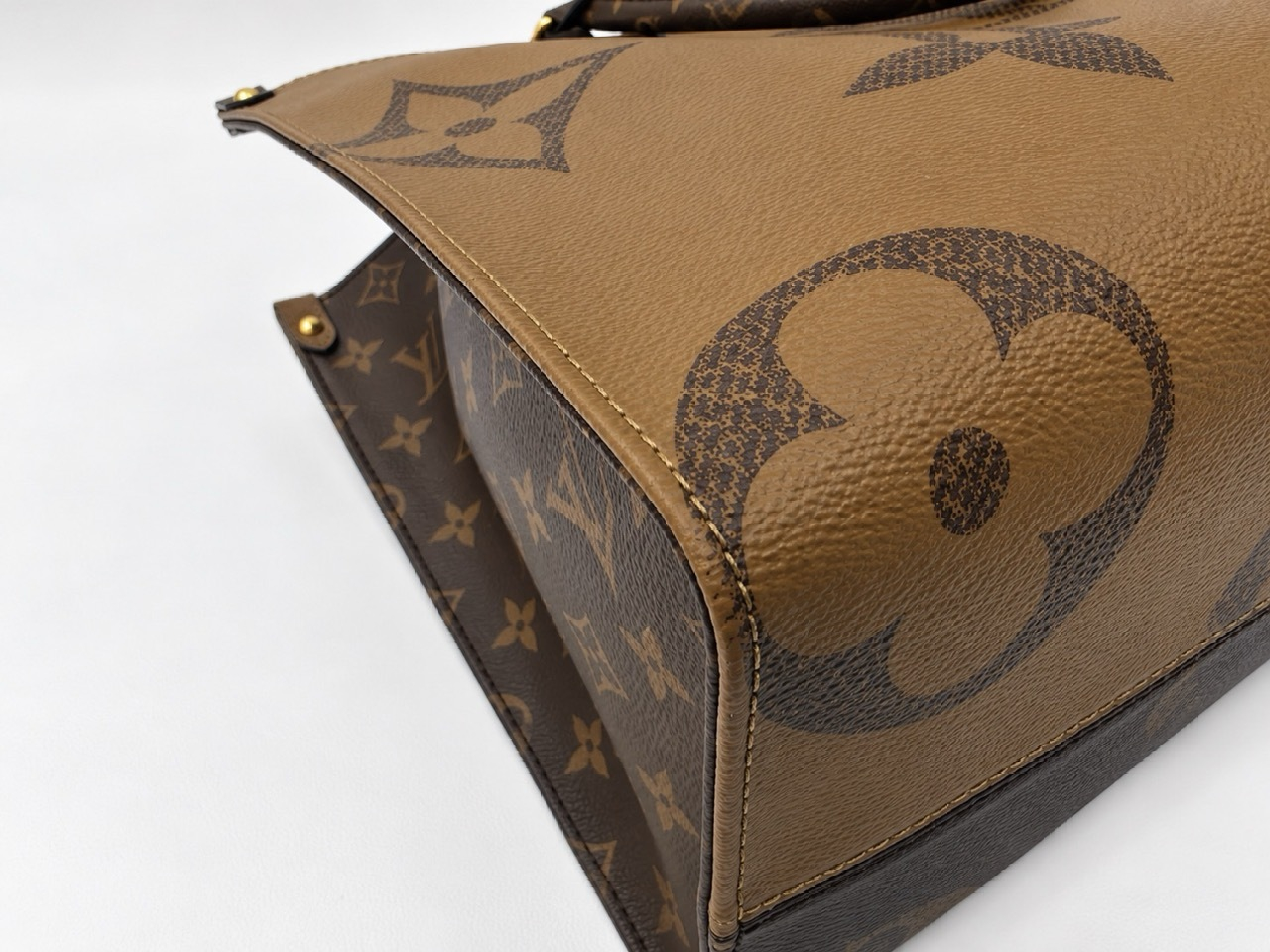 Monogram M45321 Monogram Giant Reverse OnTheGo MM RFID Tote Bag — view 6
