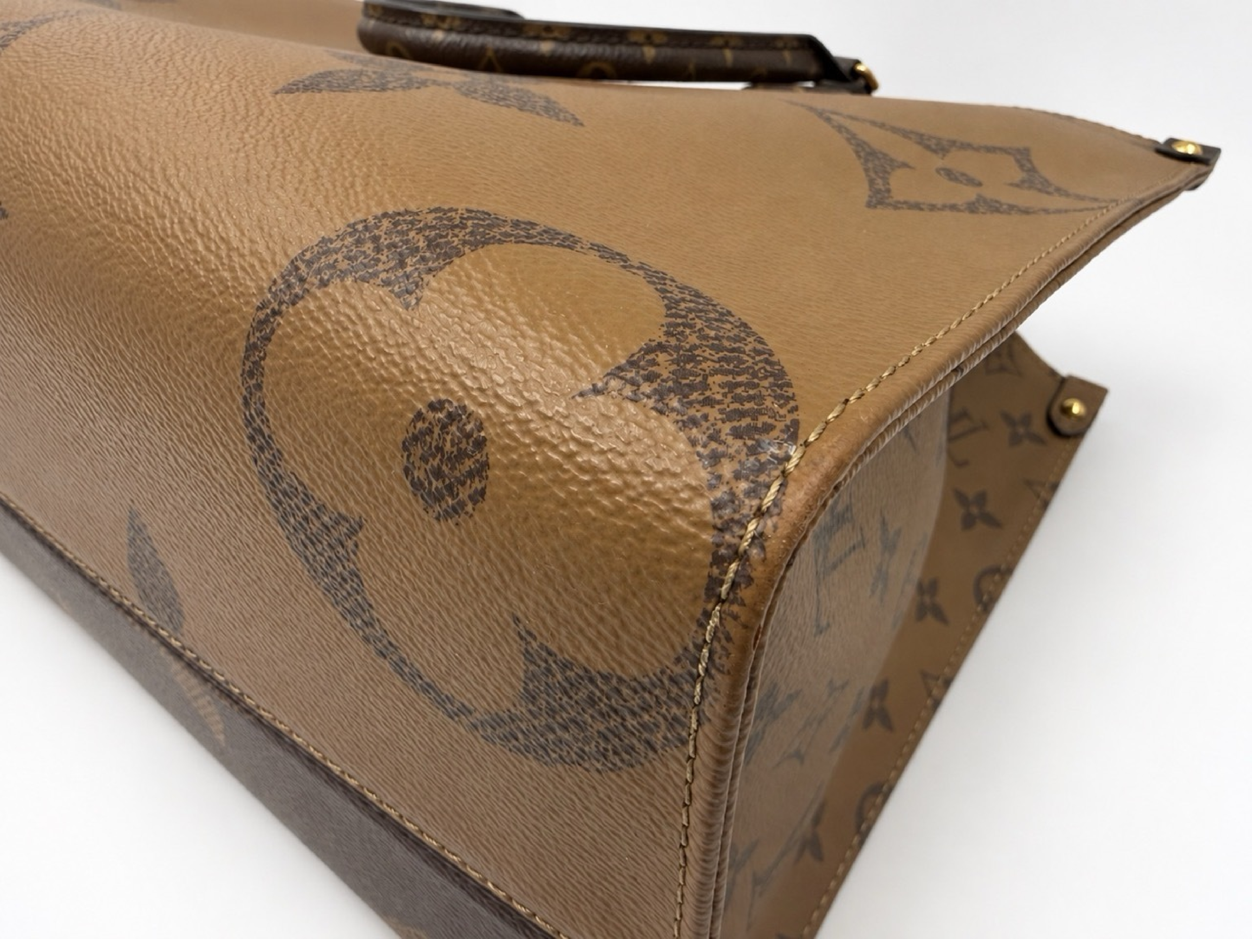 Monogram M45321 Monogram Giant Reverse OnTheGo MM RFID Tote Bag — view 7