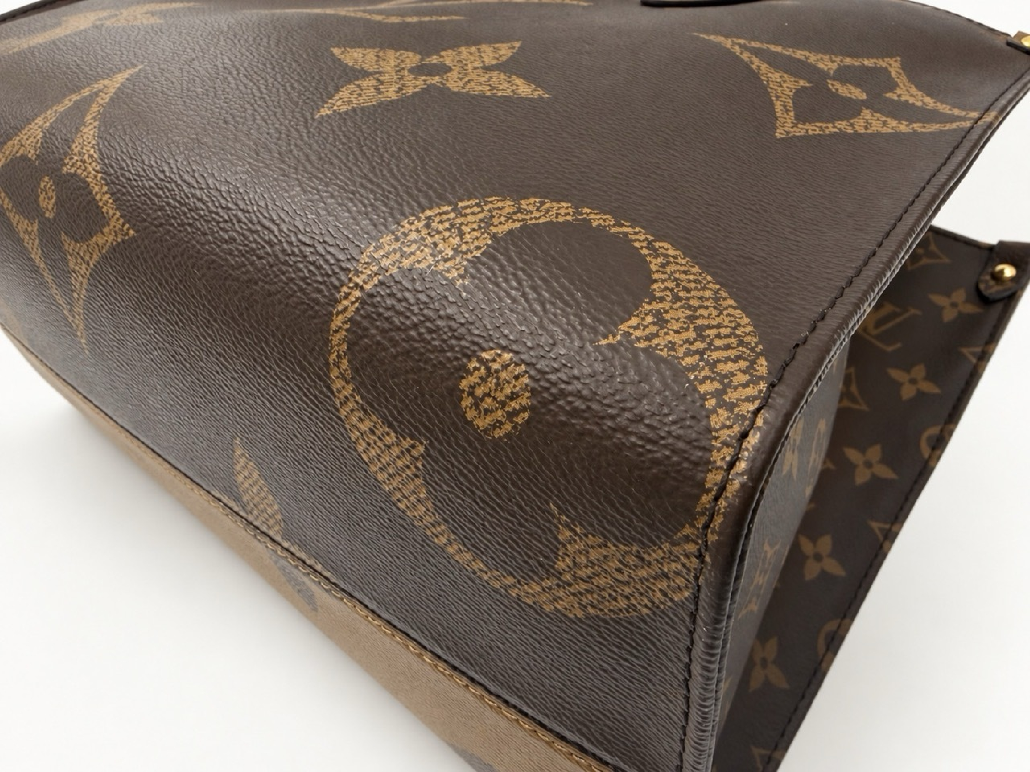 Monogram M45321 Monogram Giant Reverse OnTheGo MM RFID Tote Bag — view 9