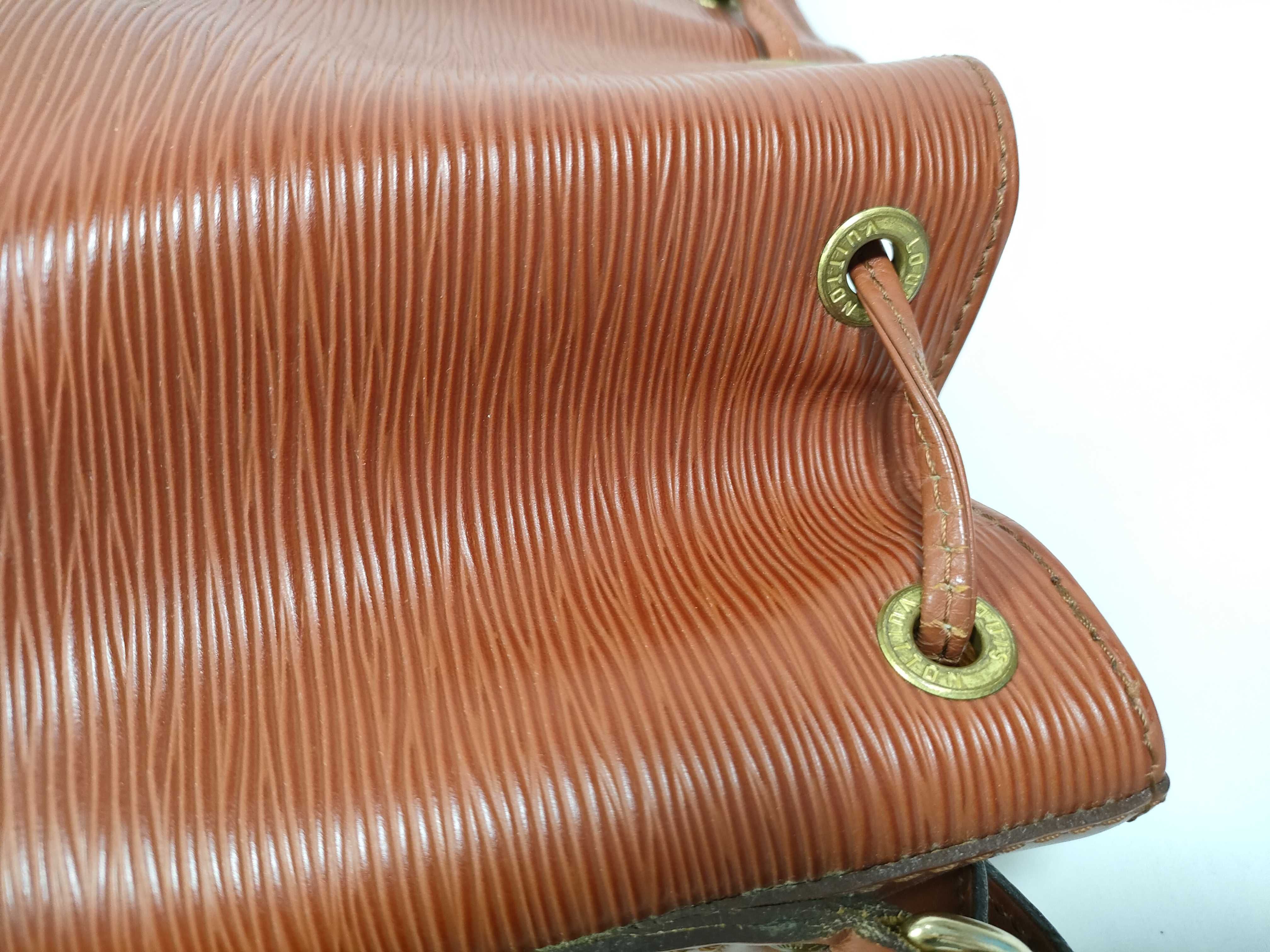 Epi Louis Vuitton Noe Epi Brown Shoulder Bag — view 9