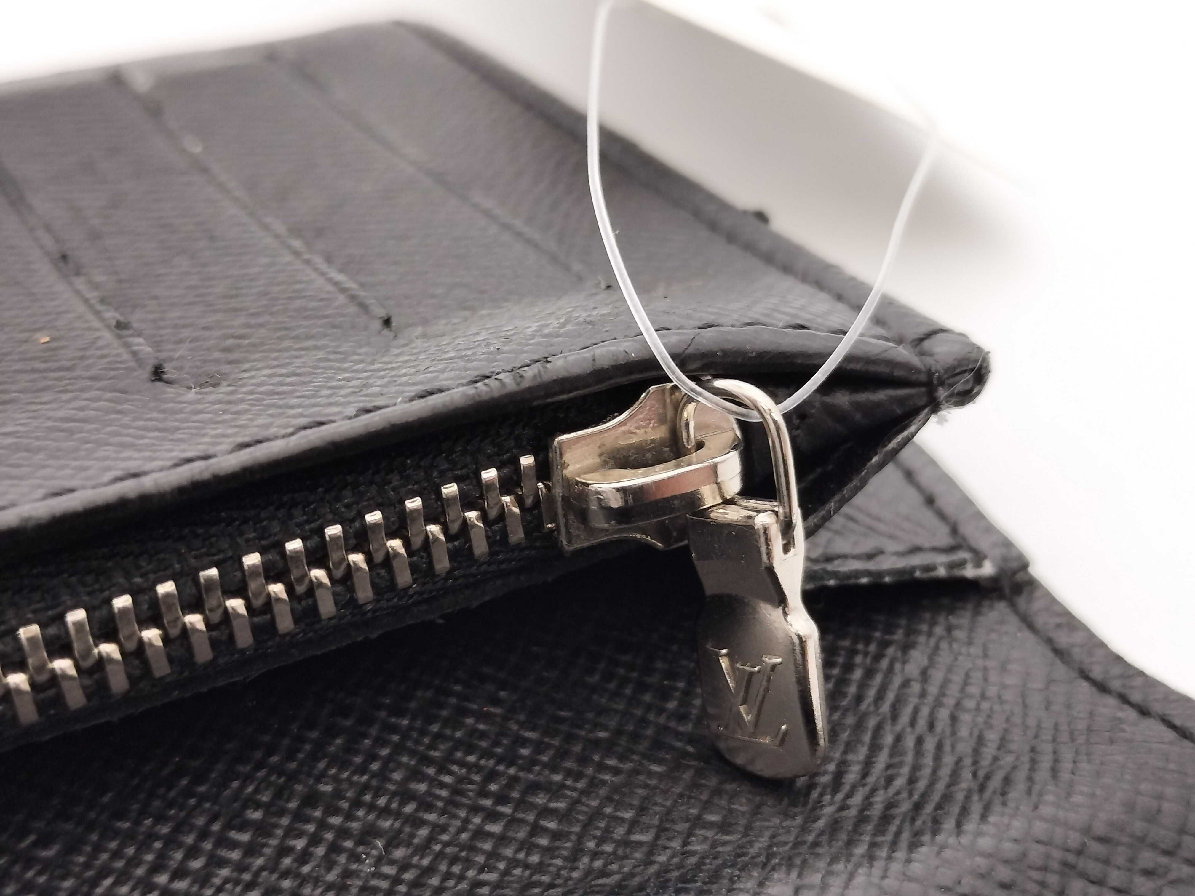 Damier Portefeuille Brazza Wallet — view 9