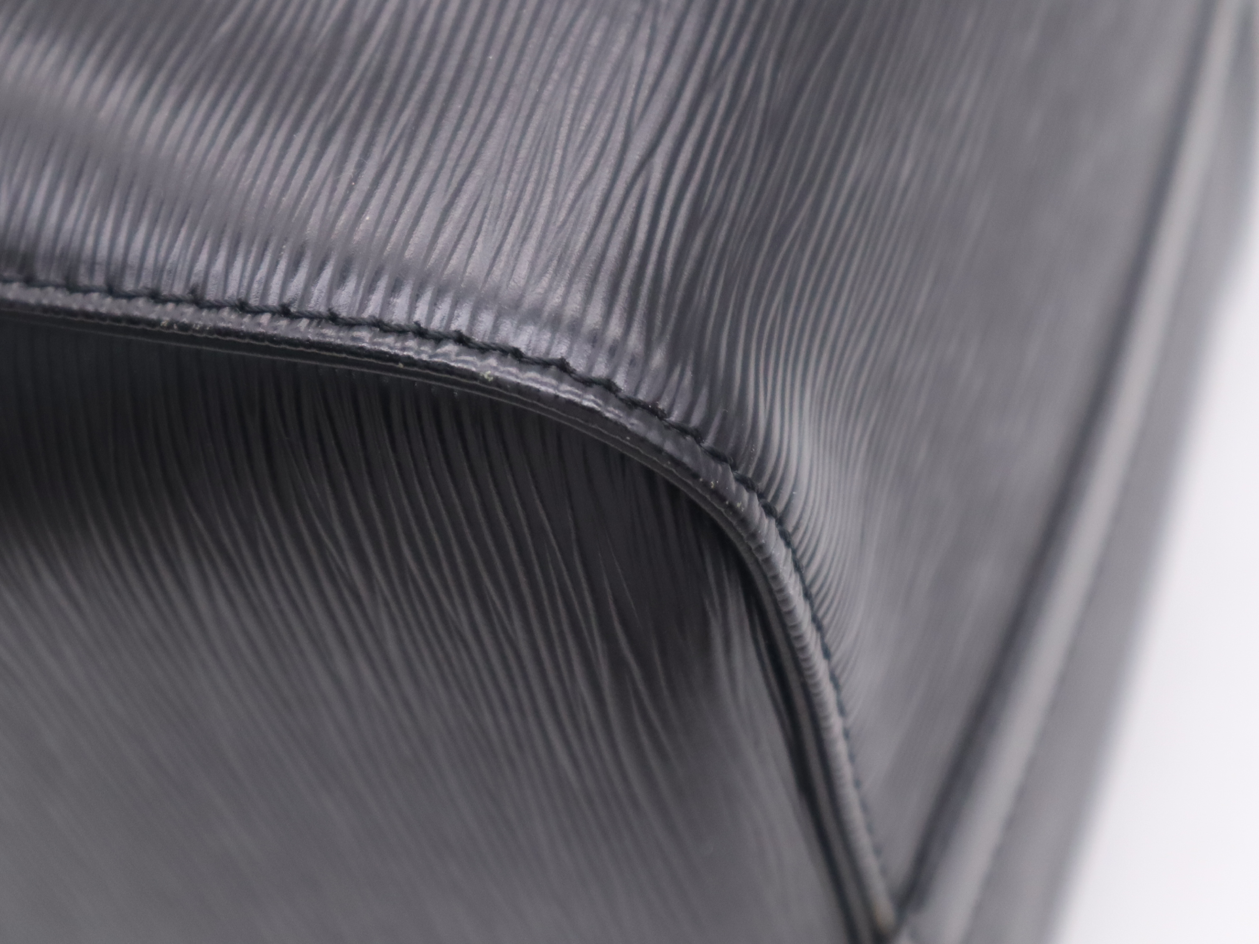 M42962 Epi Keepall 50 Noir Boston Bag — view 11