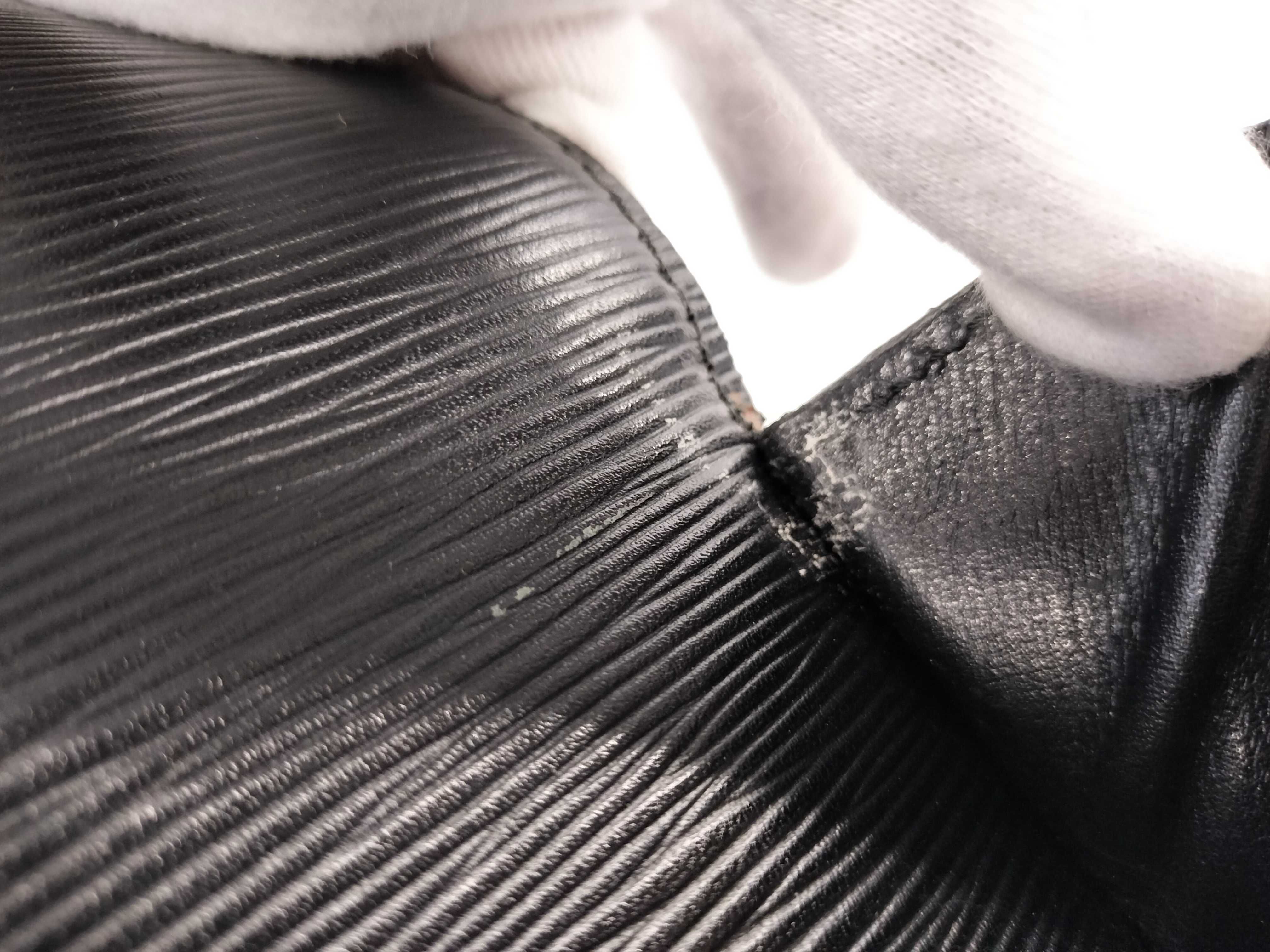 Epi Saint Cloud GM Shoulder Bag — view 11