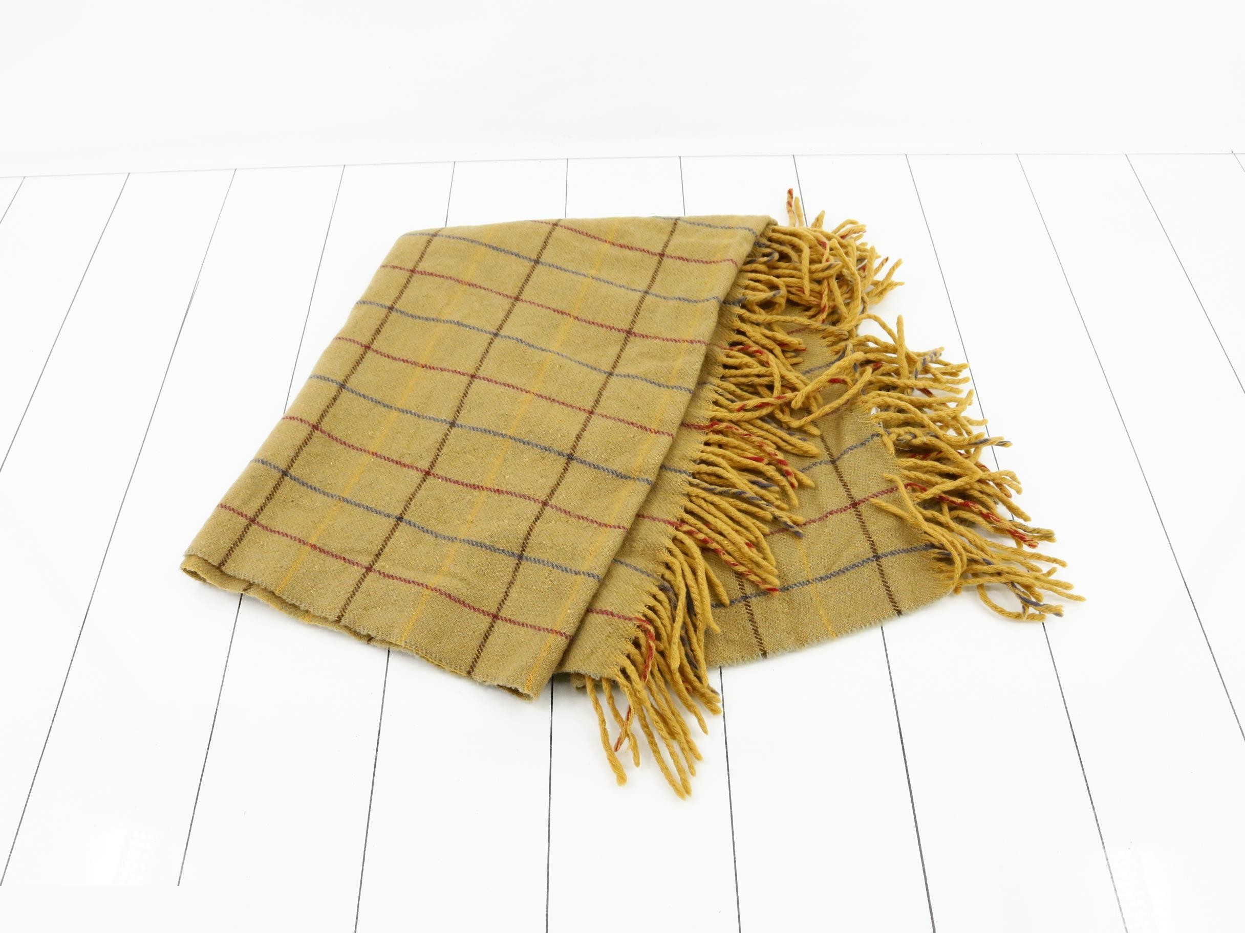 Other items: accessories, shawls (lap blankets) — view 3