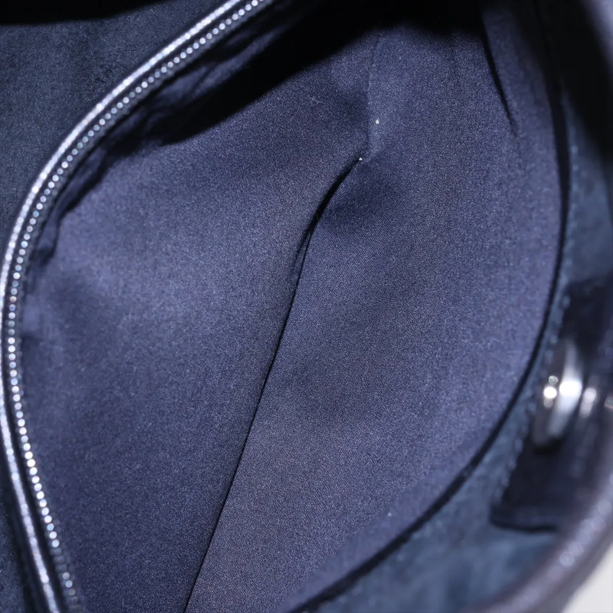 Saint-Tropez Leather Shoulder Bag, Black — view 8