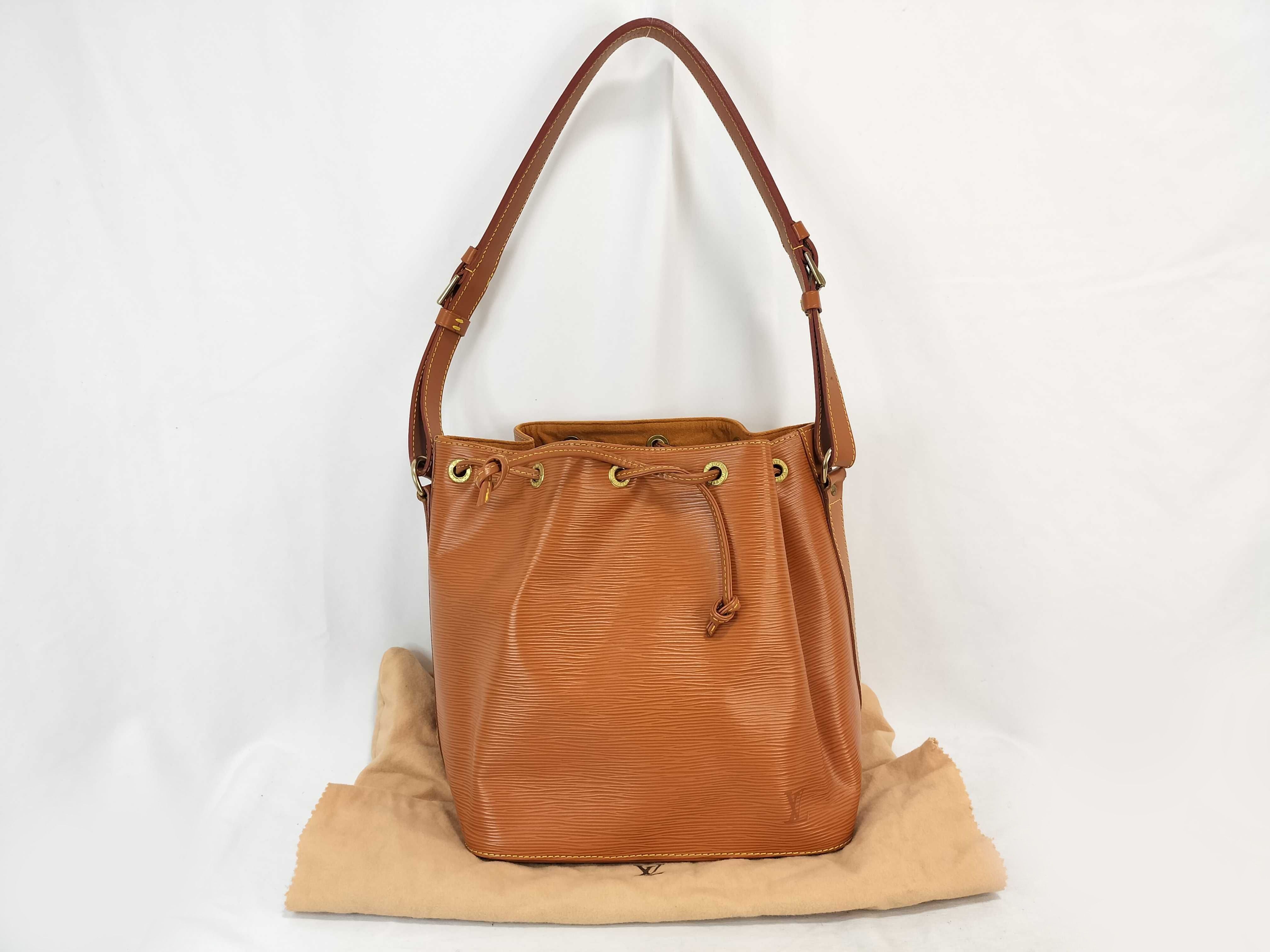 Epi Leather Petit Noé AR1924 Shoulder Bag