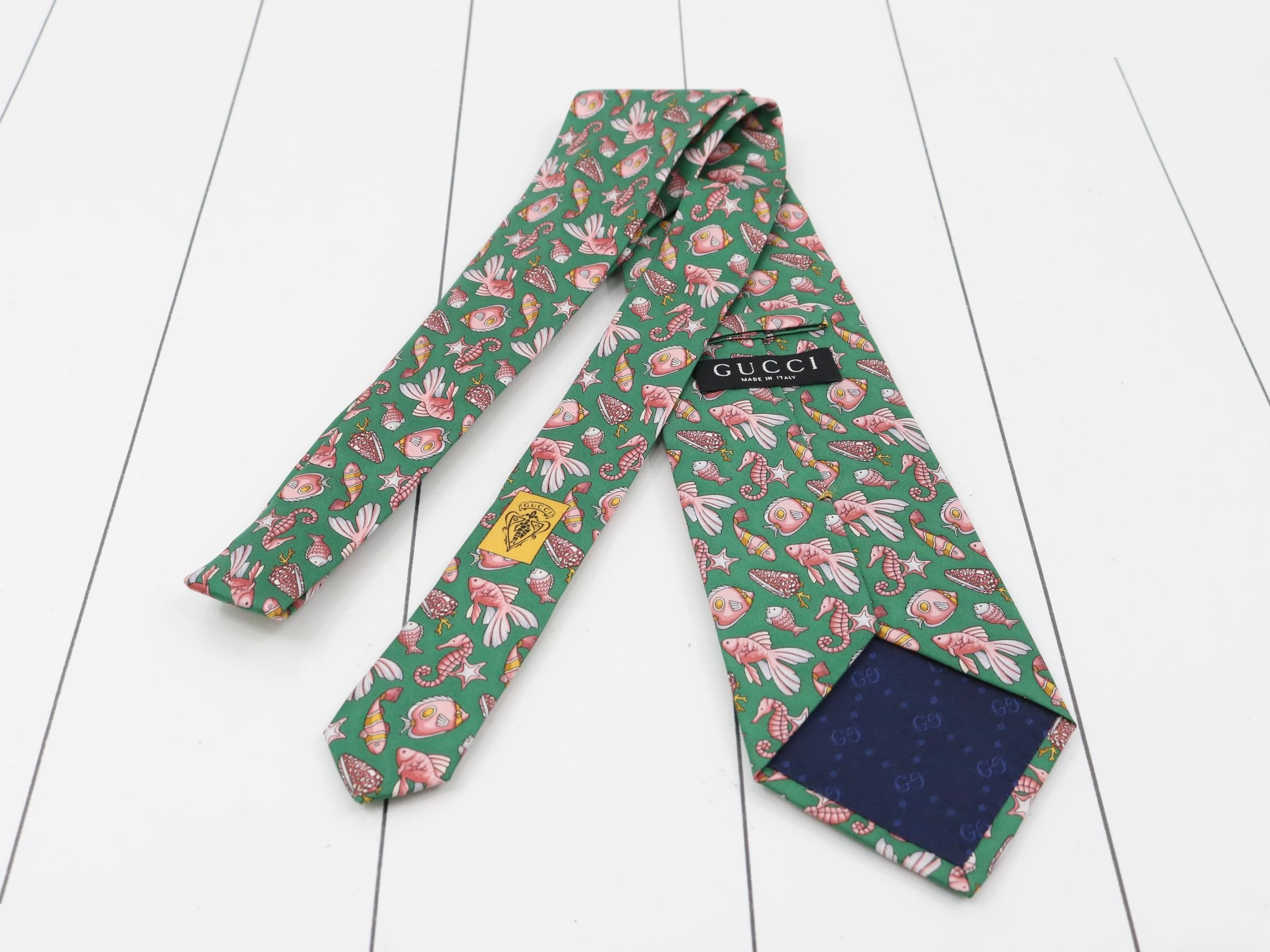 tie — view 2