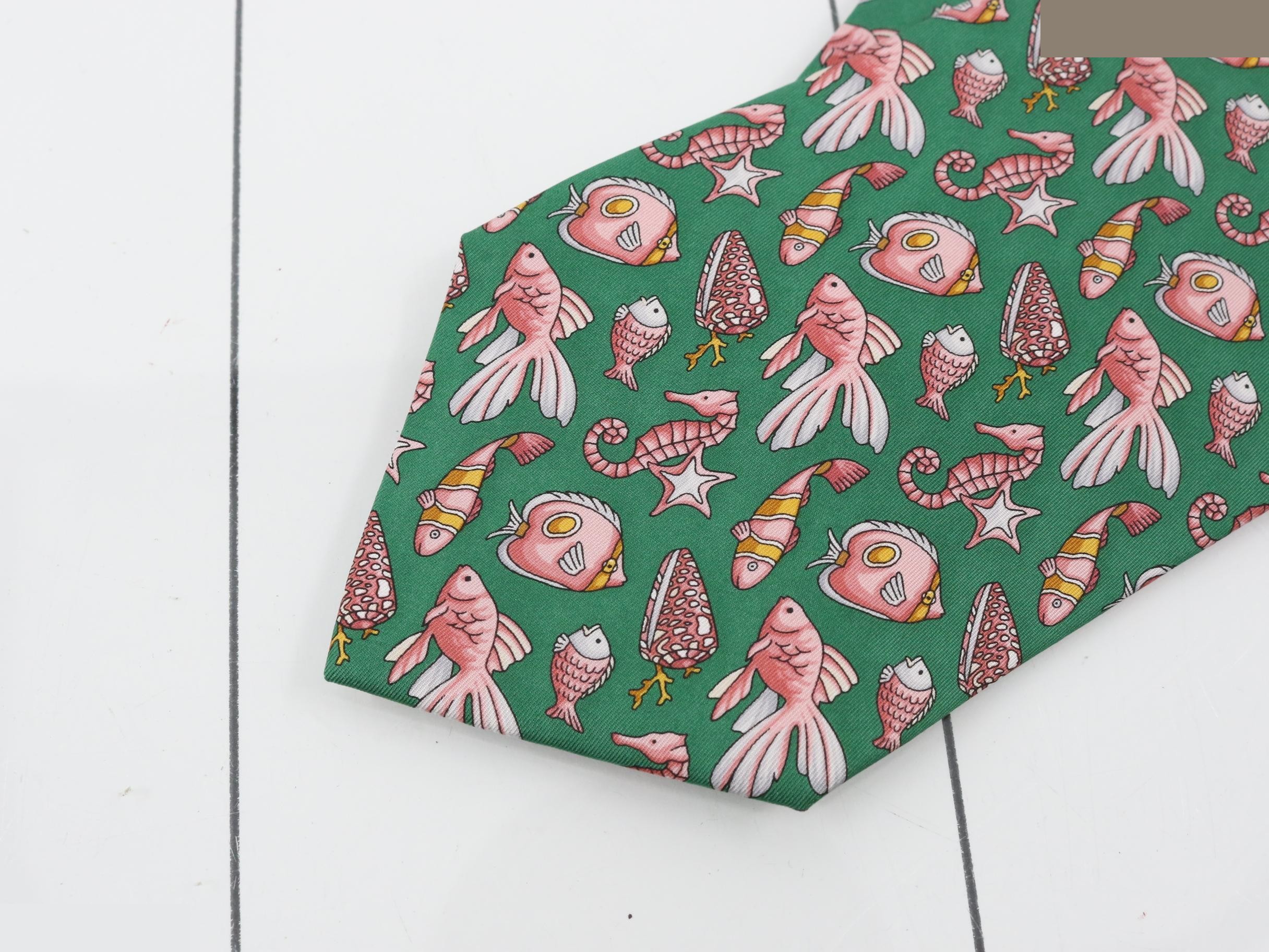 tie — view 3