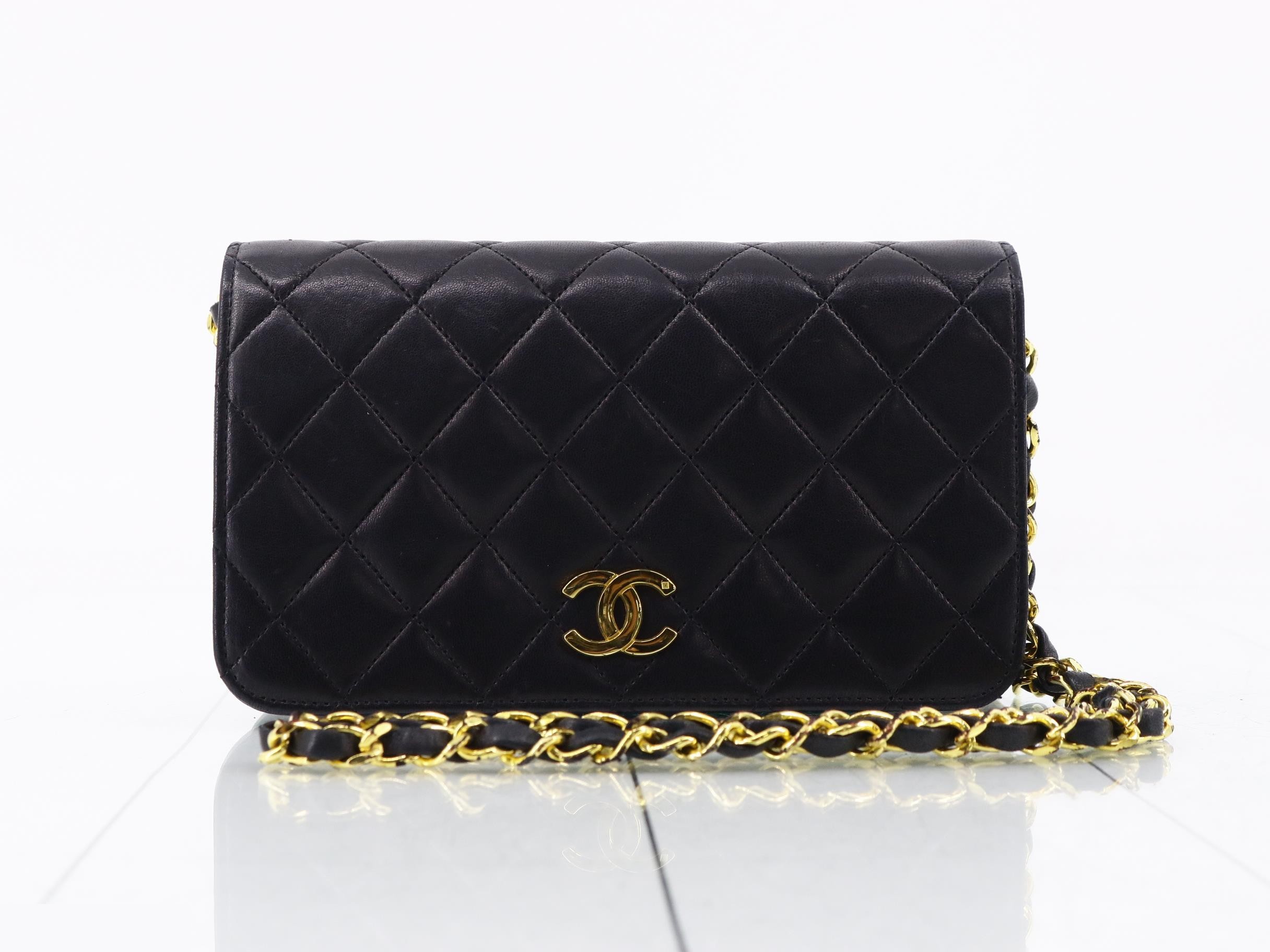 Matelassé Push-Lock Chain Shoulder Bag