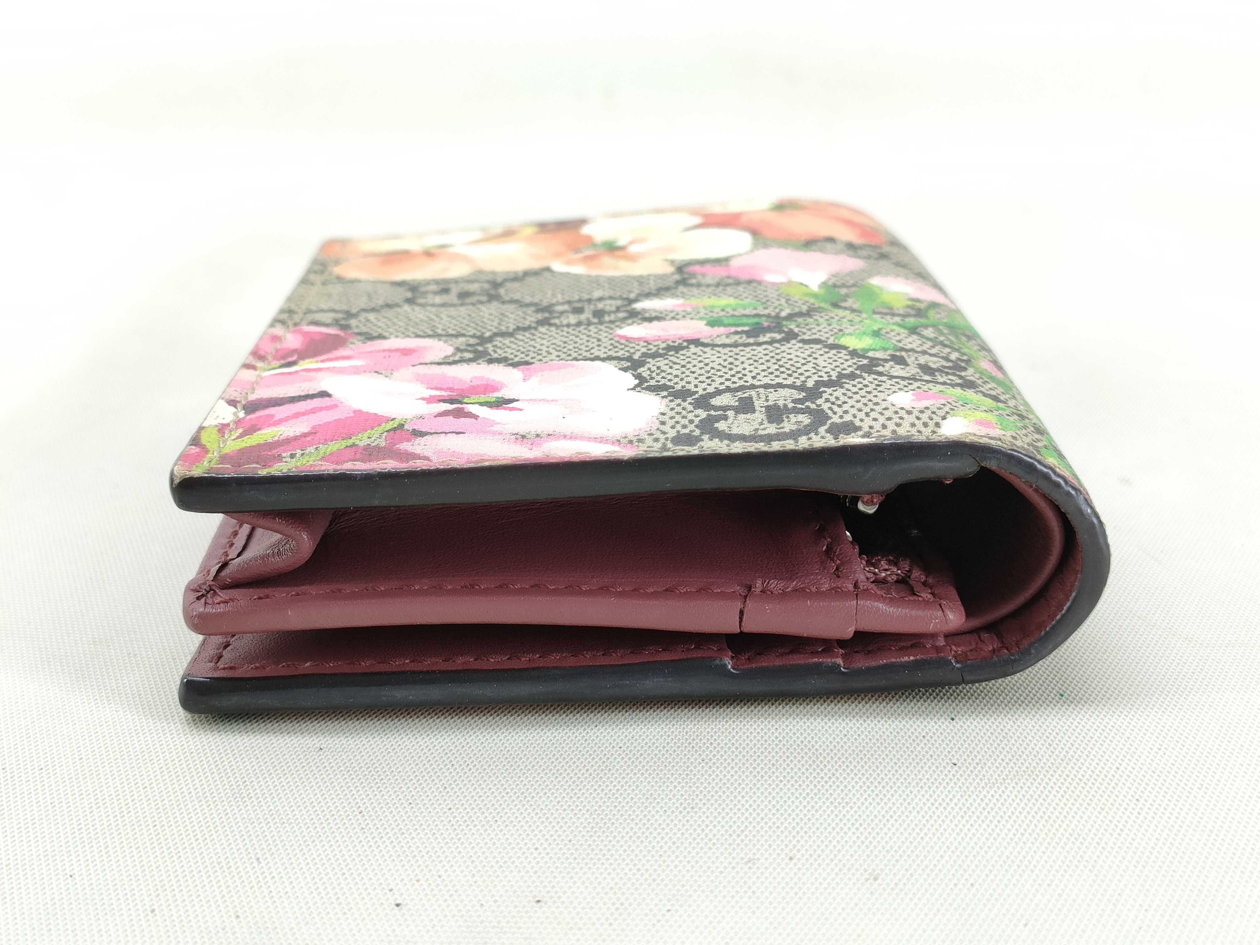 GG Supreme Gucci GG Blooms Compact Wallet — view 5