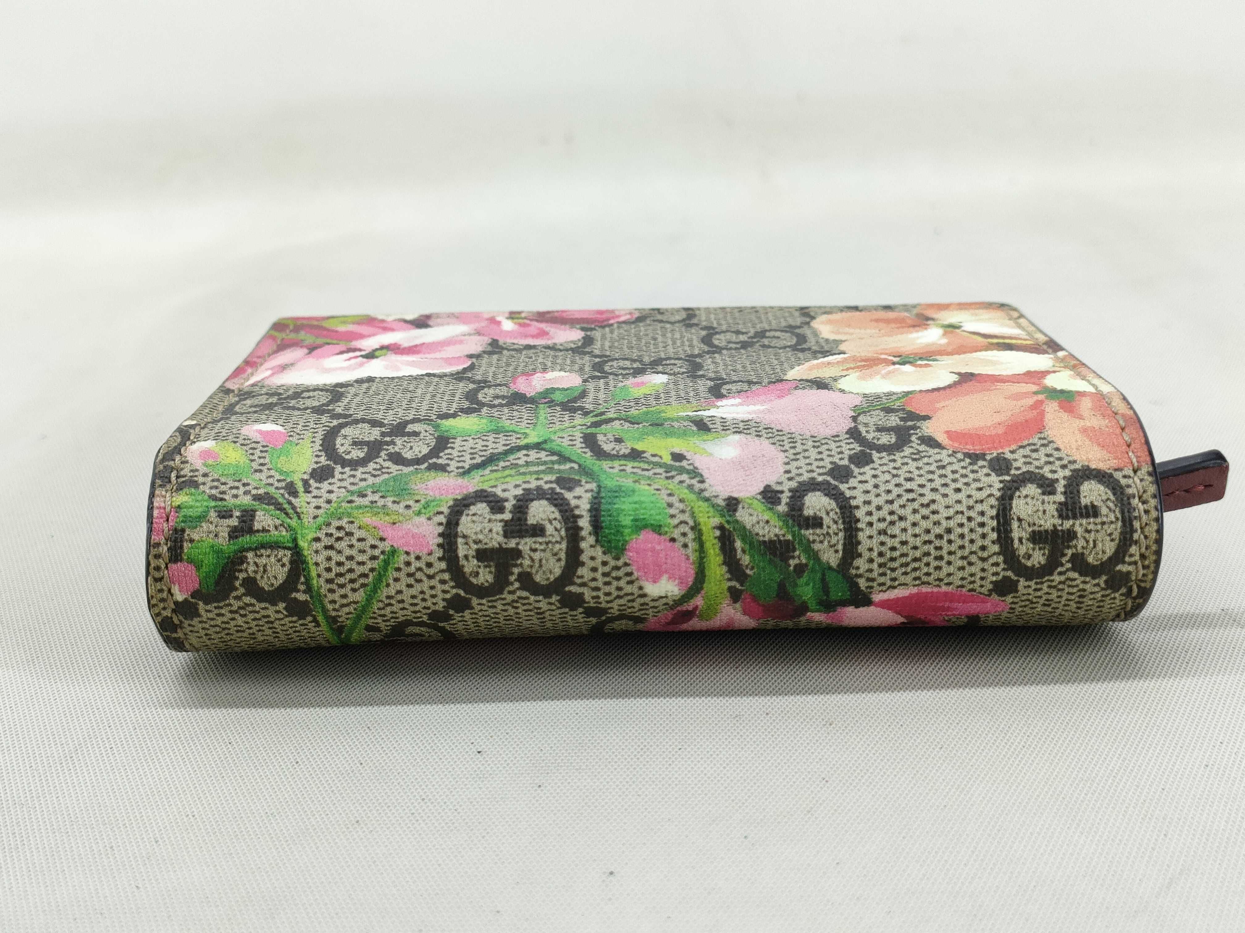 GG Supreme Gucci GG Blooms Compact Wallet — view 6