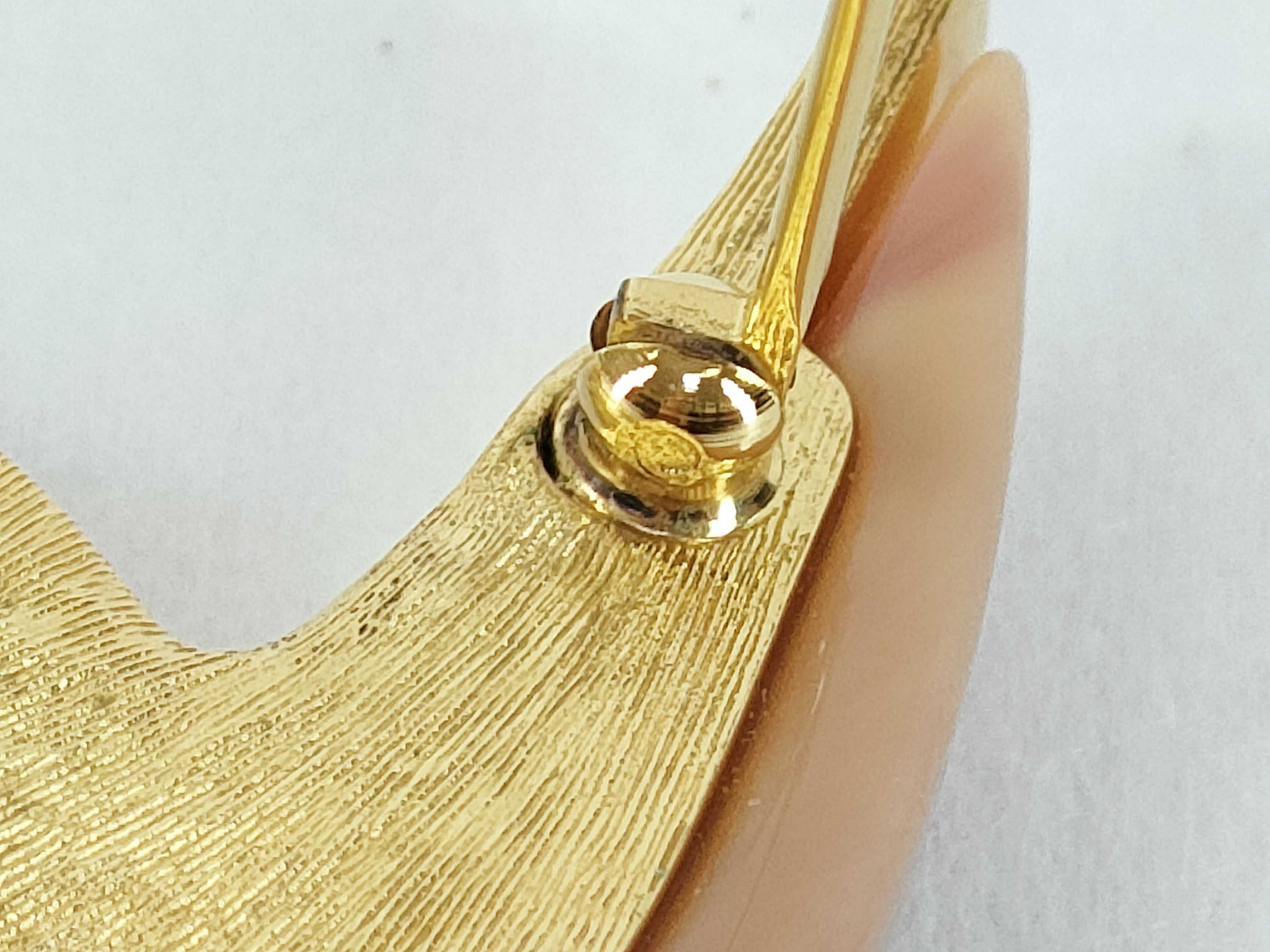 brooch — view 6