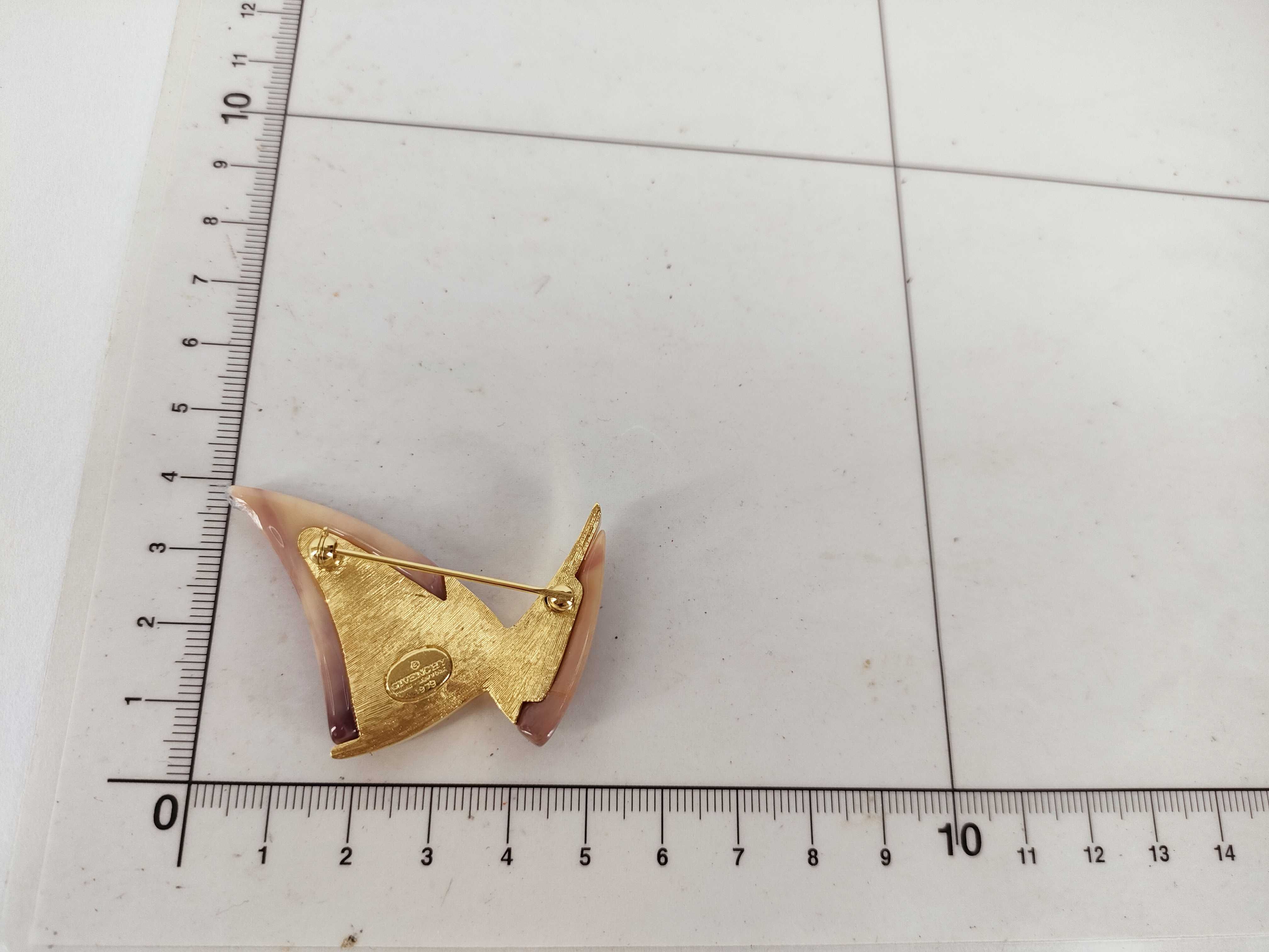 brooch — view 10