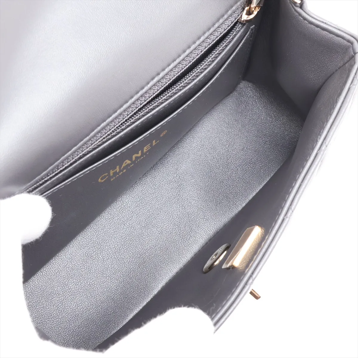[Individually packaged] Chanel Mini Matelassé 20 Lambskin Single Flap Single Chain Bag, Gray with Gold Hardware, NEEP0ELA Random Plate, A69900 — view 6