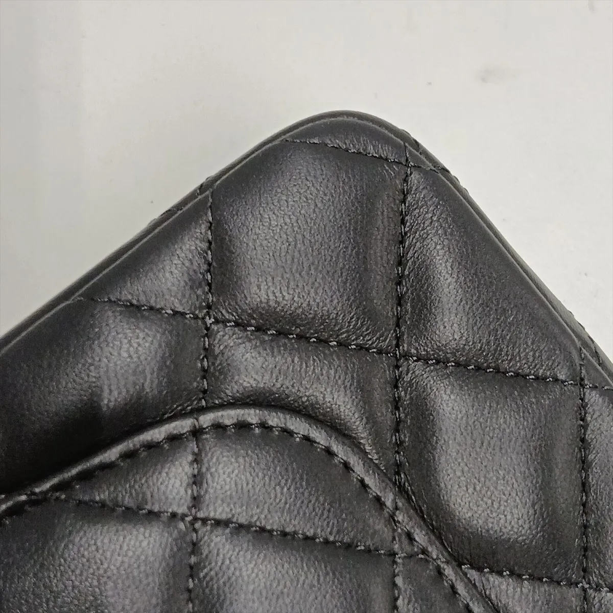 [Individually packaged] Chanel Mini Matelassé 20 Lambskin Single Flap Single Chain Bag, Gray with Gold Hardware, NEEP0ELA Random Plate, A69900 — view 10