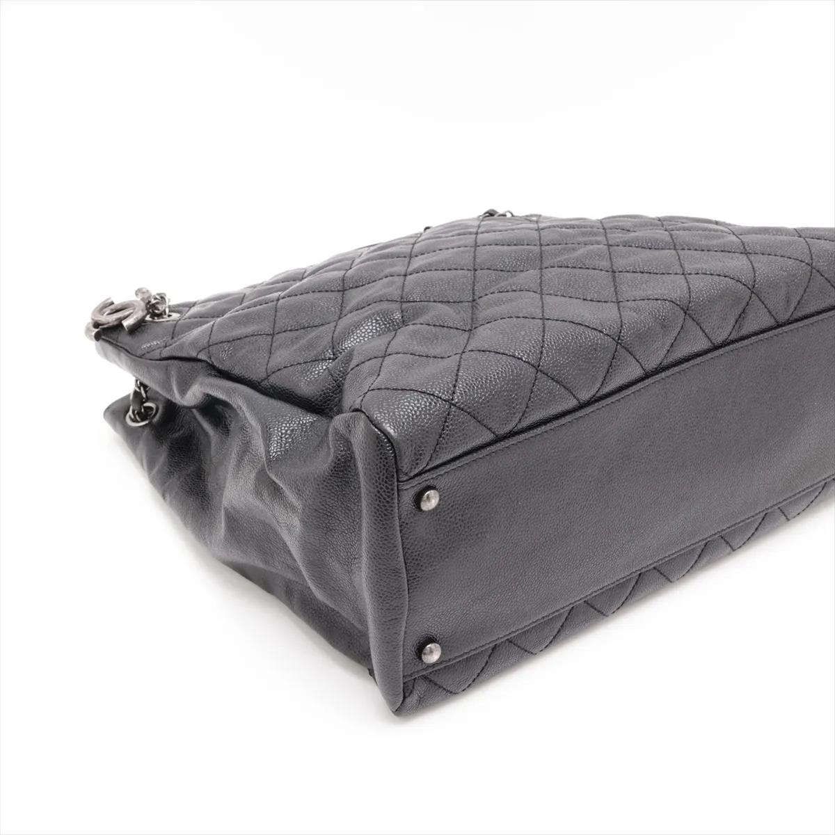 Matelassé Caviar Skin Chain Tote Bag, Black with Gunmetal Hardware, Item No. 17099238, Series 17 — view 4