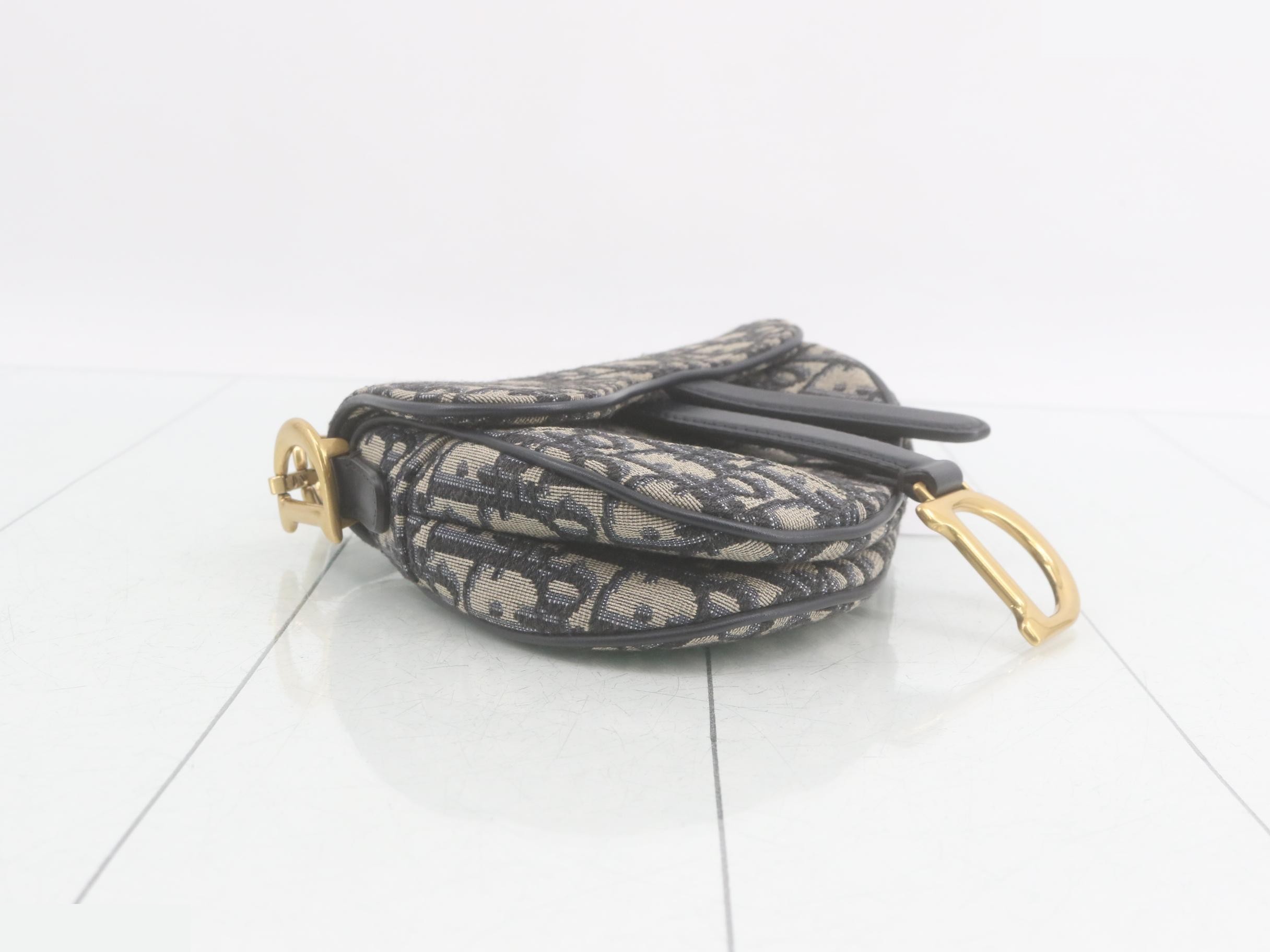 Trotter Shoulder Bag, Saddle, Oblique Canvas — view 5